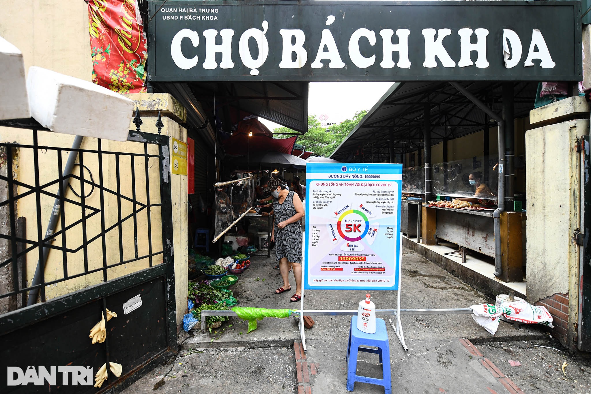 Độc đáo những phương pháp phòng dịch tại các chợ dân sinh ở Hà Nội - 1