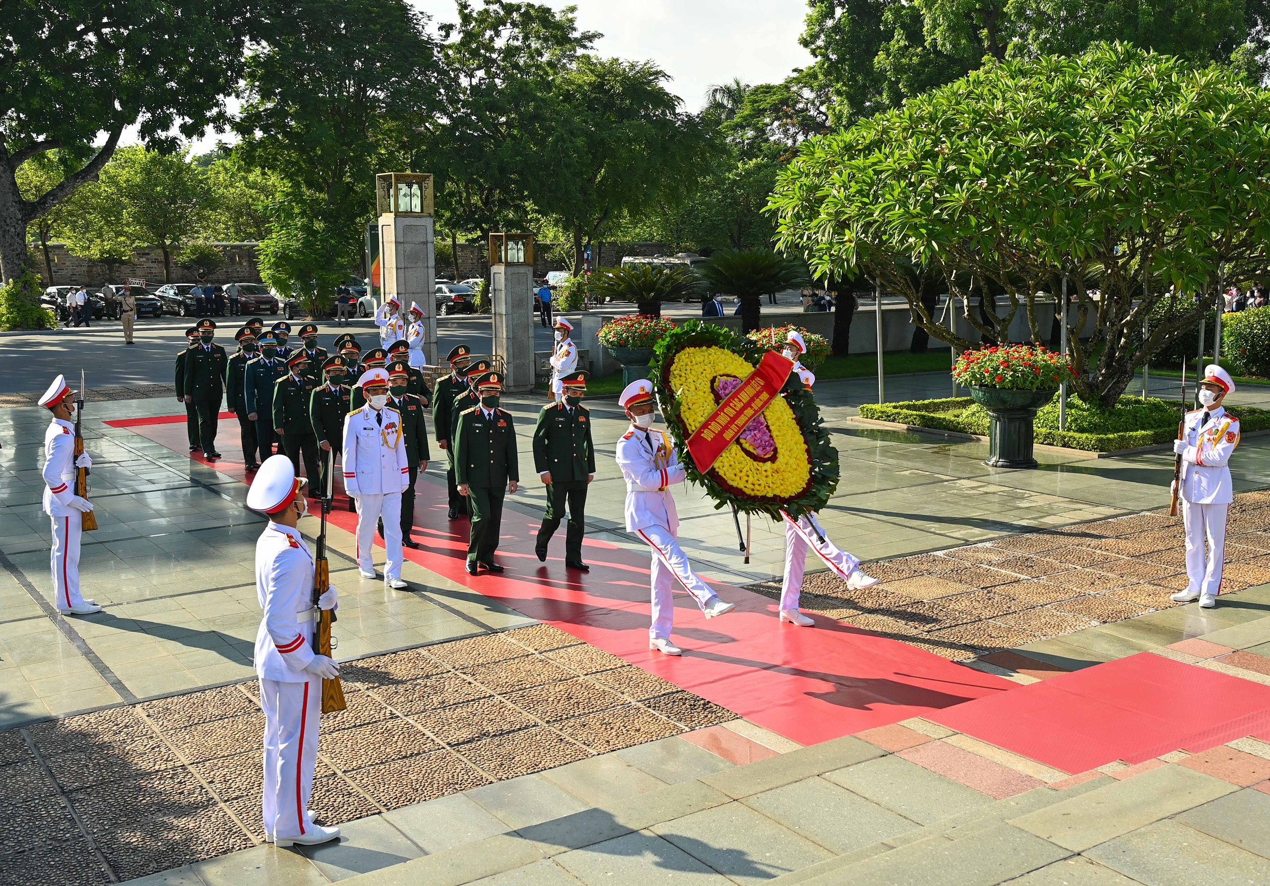 Lãnh đạo Đảng, Nhà nước đặt vòng hoa, tưởng niệm các Anh hùng liệt sĩ - 4