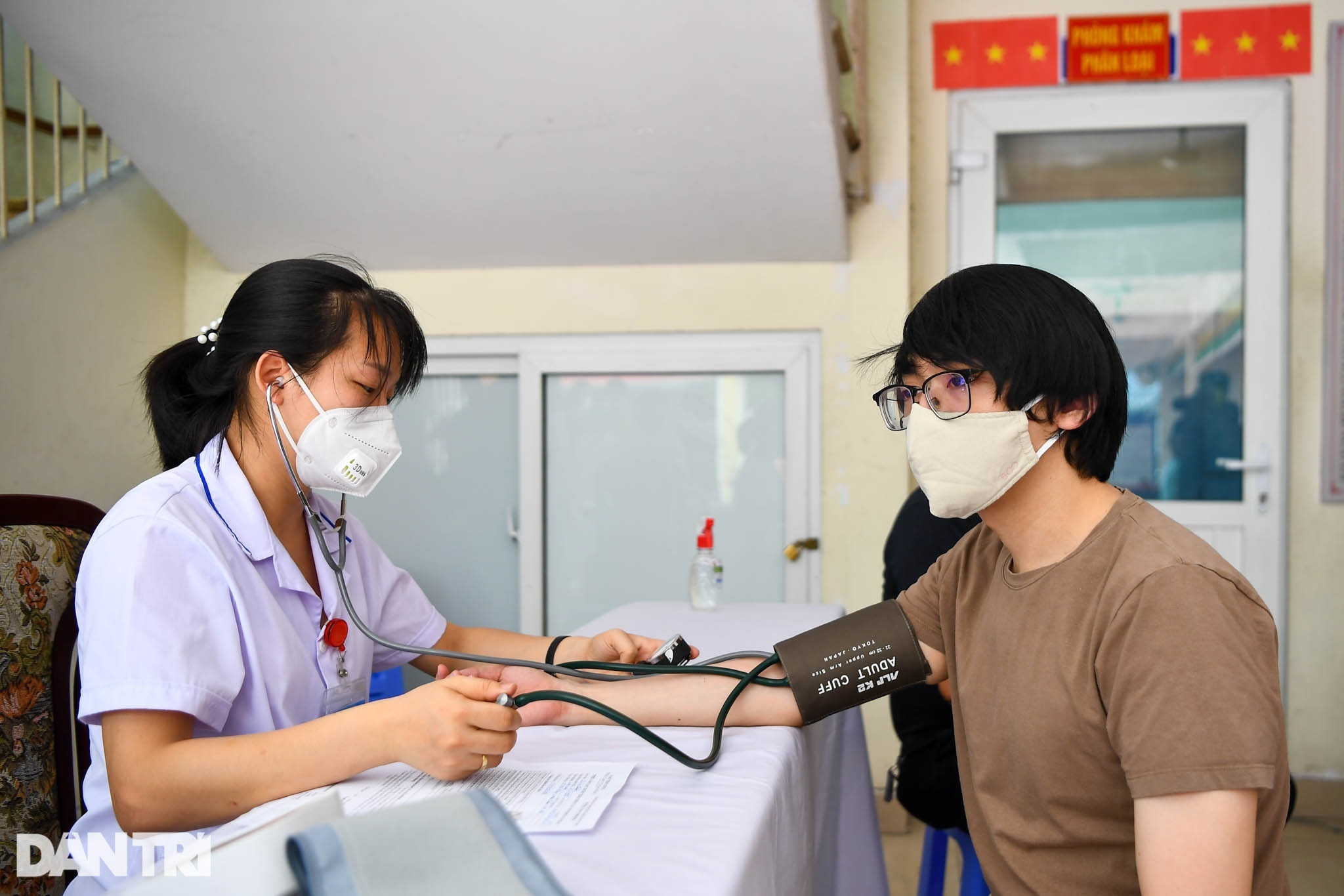 100 công dân đầu tiên ở Hà Nội được tiêm vắc xin theo đăng ký hộ gia đình - 5