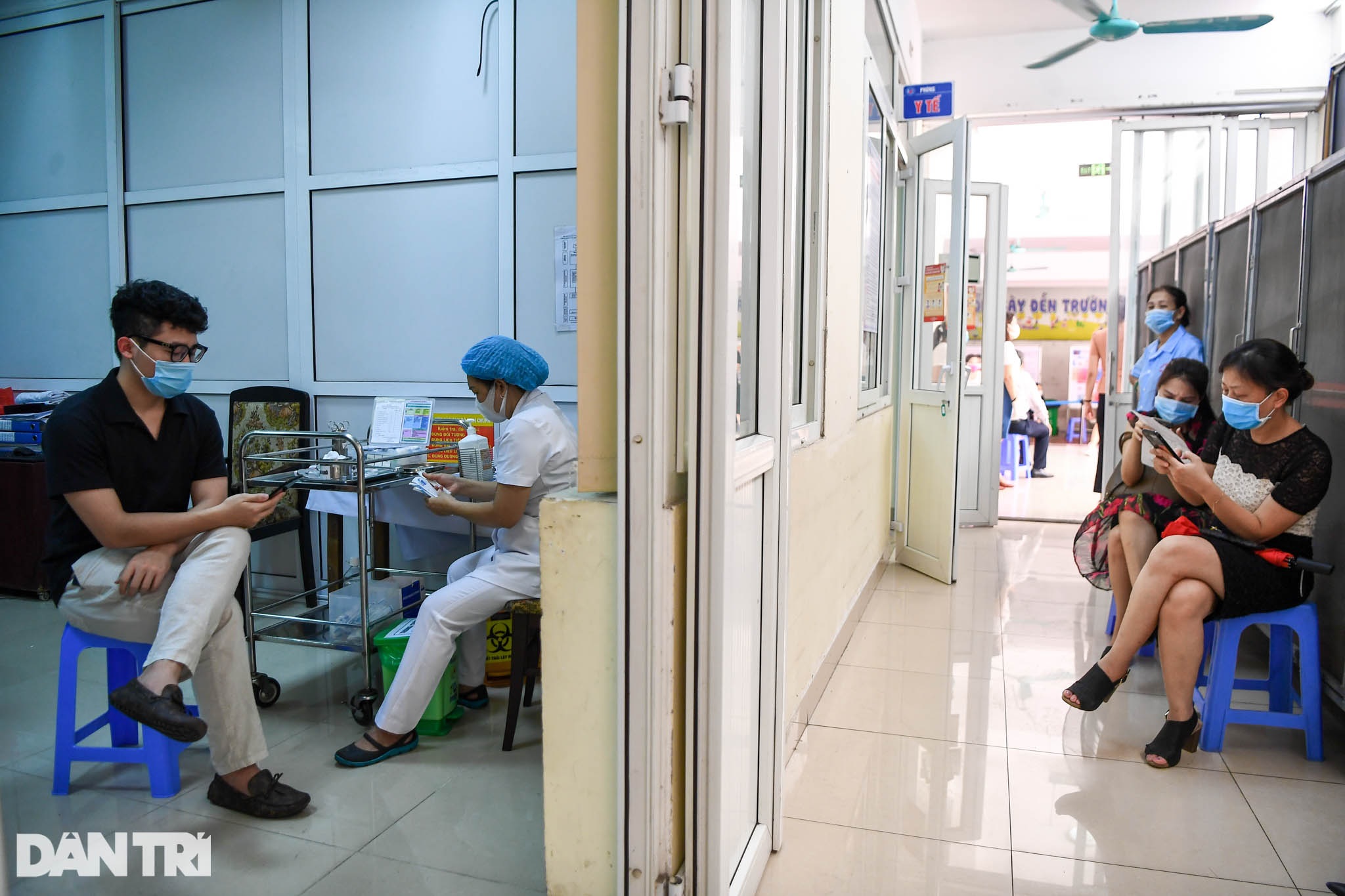 100 công dân đầu tiên ở Hà Nội được tiêm vắc xin theo đăng ký hộ gia đình - 8