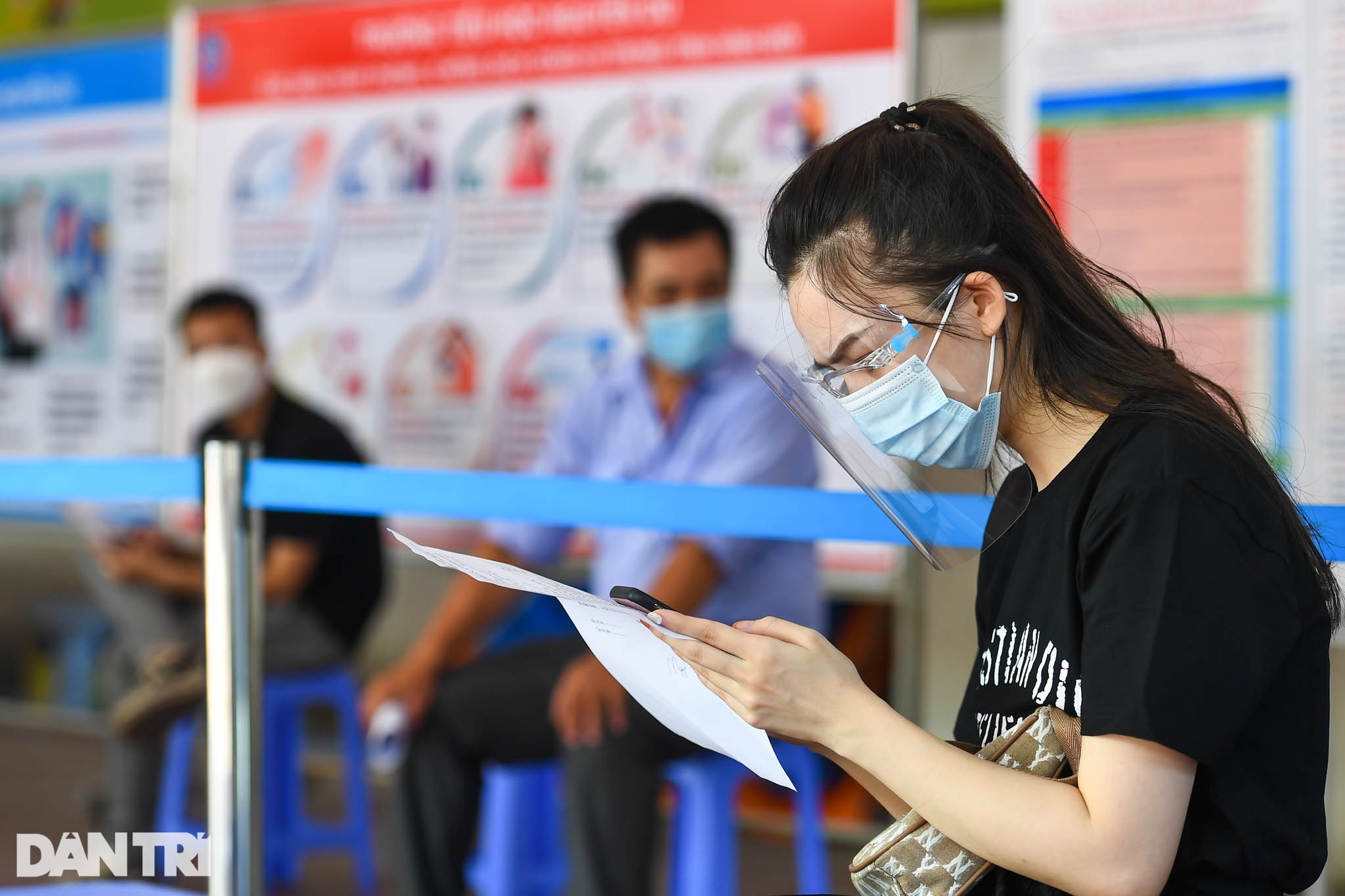 100 công dân đầu tiên ở Hà Nội được tiêm vắc xin theo đăng ký hộ gia đình - 14