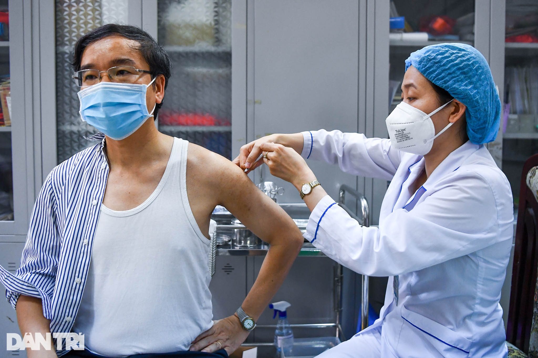 100 công dân đầu tiên ở Hà Nội được tiêm vắc xin theo đăng ký hộ gia đình - 11