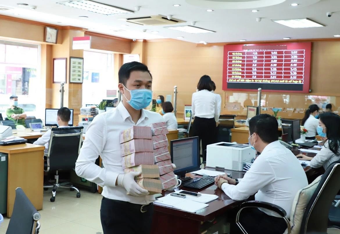 3 ông lớn ngân hàng: Lợi nhuận bất ngờ, thu nhập trên 32 triệu đồng/tháng - 5 3 ông lớn ngân hàng: Lợi nhuận bất ngờ, thu nhập trên 32 triệu đồng/tháng - 5