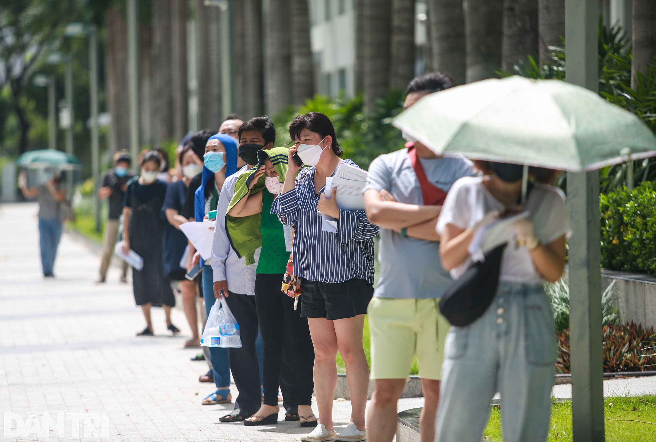 Người nước ngoài ở  TPHCM được tiêm vắc xin: Chúng tôi vui mừng và biết ơn - 2