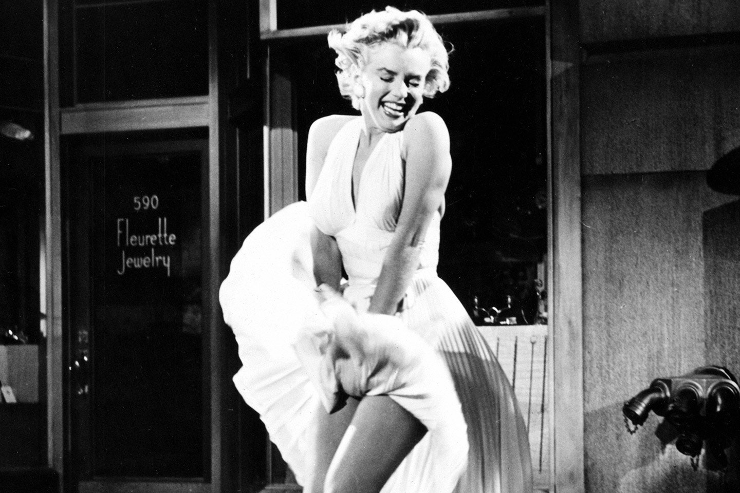 Câu chuyện buồn sau khoảnh khắc tốc váy kinh điển của Marilyn Monroe Báo Dân trí