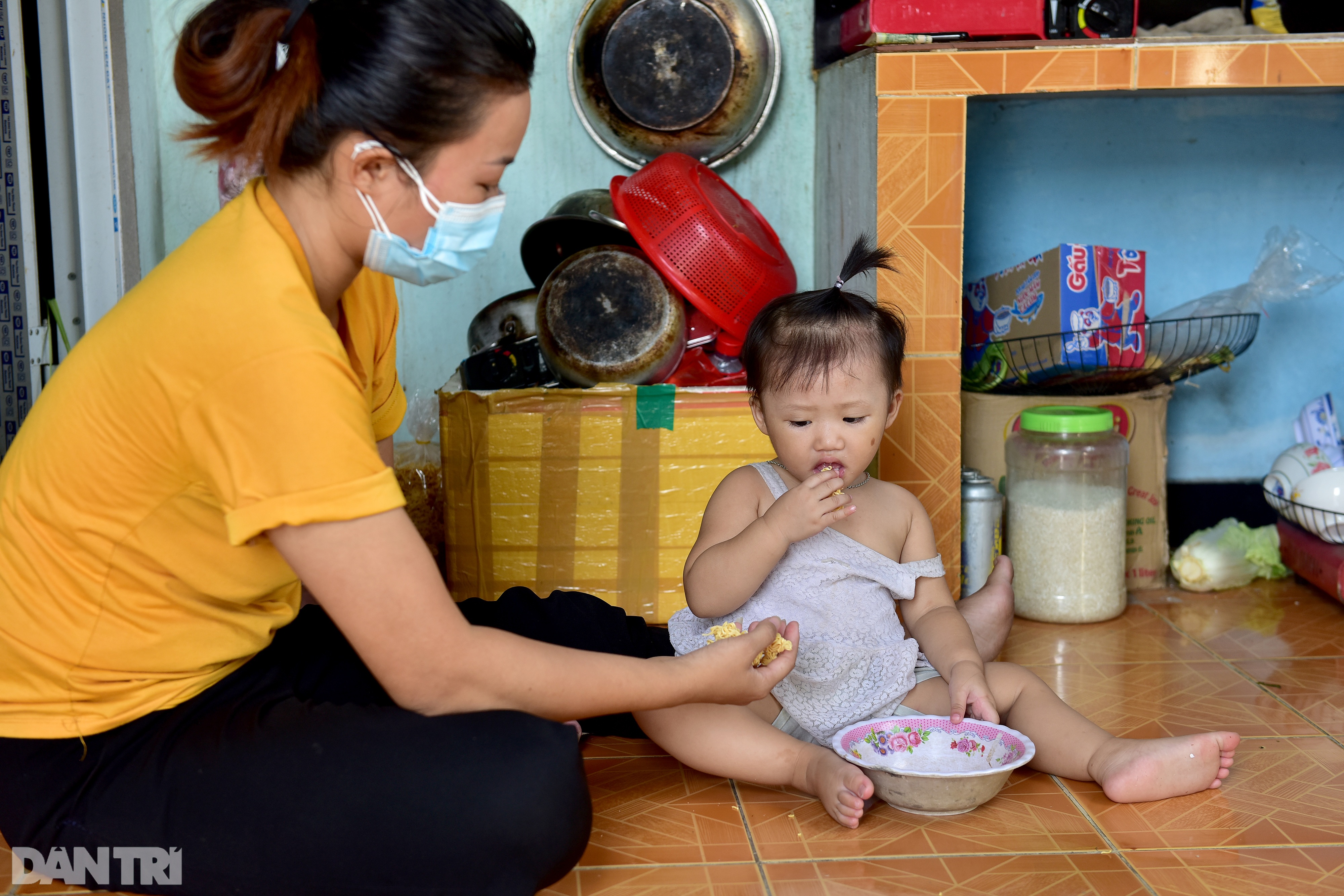 Cuộc sống cơ cực của những lao động mất việc bị mắc kẹt và muốn rời TPHCM - 11