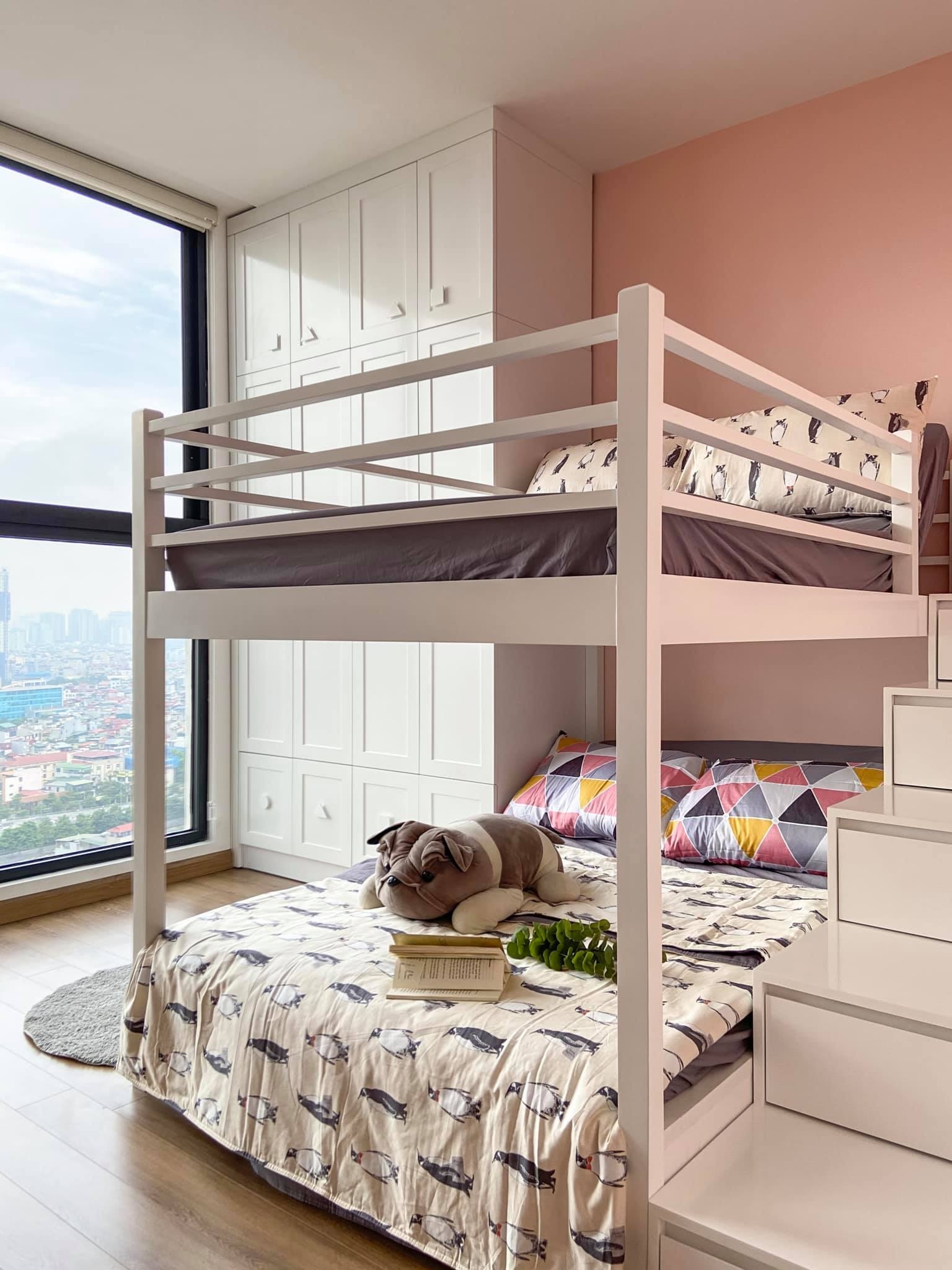 Ngắm căn hộ của gia chủ khó tính: Nội thất đẹp, lạ với tông màu xanh đậm - 14 Ngắm căn hộ của gia chủ khó tính: Nội thất đẹp, lạ với tông màu xanh đậm - 14