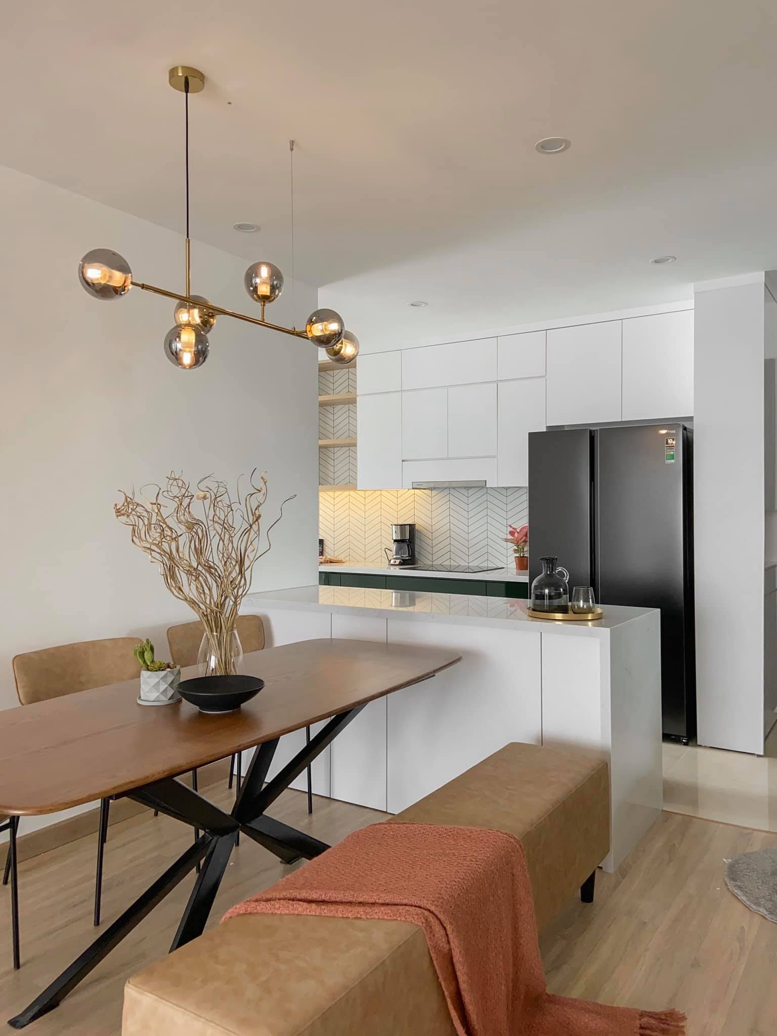 Ngắm căn hộ của gia chủ khó tính: Nội thất đẹp, lạ với tông màu xanh đậm - 8 Ngắm căn hộ của gia chủ khó tính: Nội thất đẹp, lạ với tông màu xanh đậm - 8