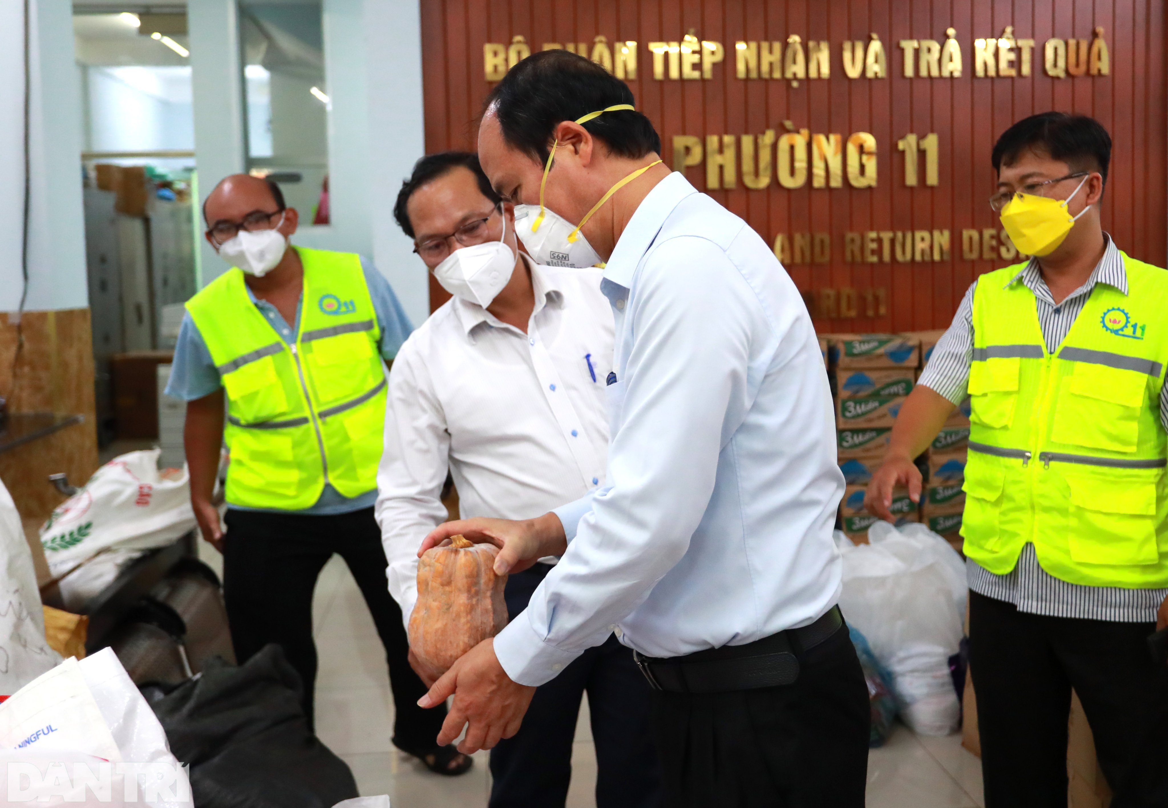 Thứ trưởng Nguyễn Văn Hồi: Mọi người dân khó khăn đều phải được hỗ trợ - 11 Thứ trưởng Nguyễn Văn Hồi: Mọi người dân khó khăn đều phải được hỗ trợ - 11