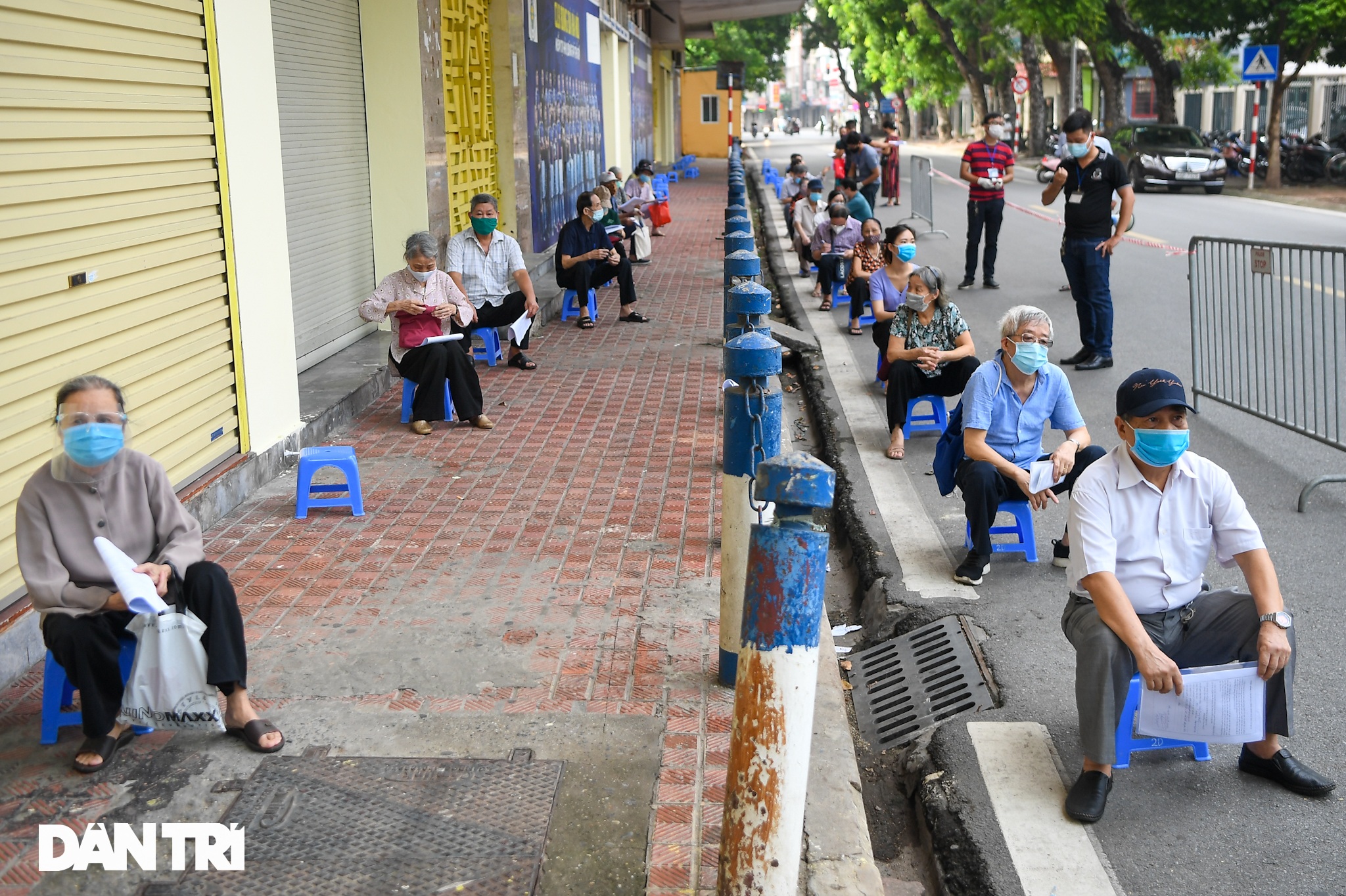 Mô hình xét nghiệm sàng lọc đồng thời tiêm vắc xin 2 trong 1 tại Hà Nội - 1