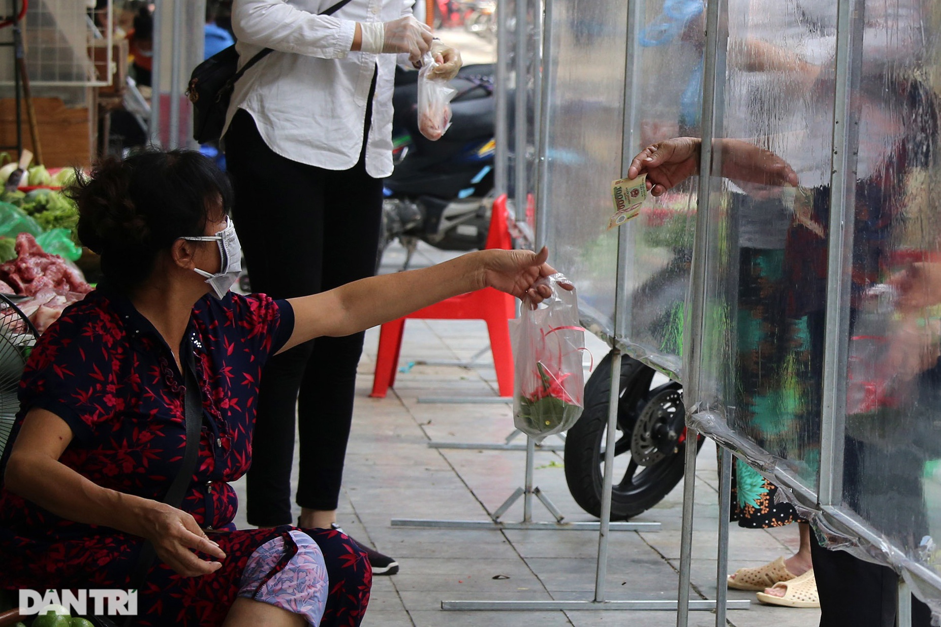 Những kiểu mua bán lạ mắt trong thời gian giãn cách xã hội ở Hà Nội - 15