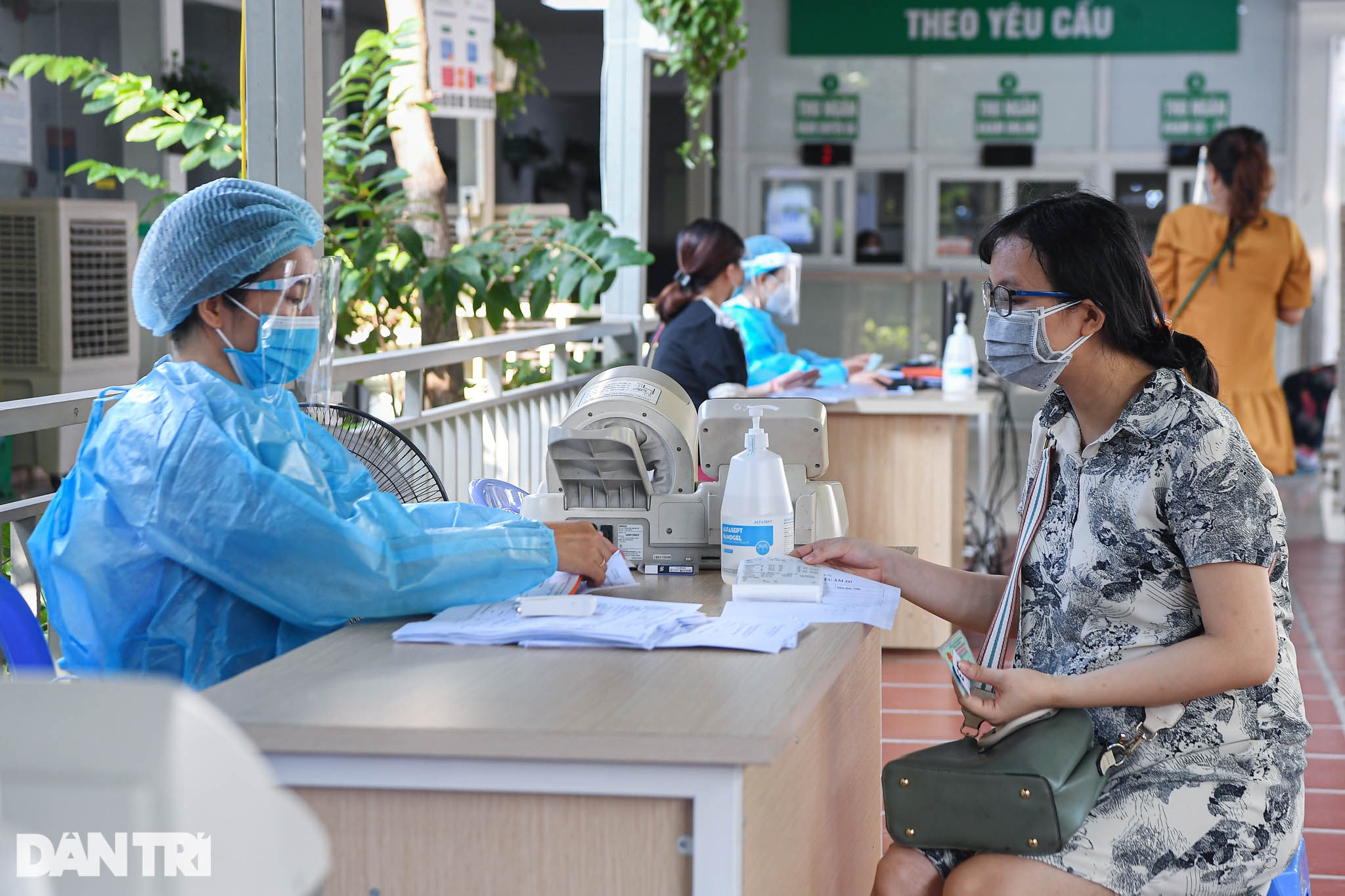 Quy trình tiêm vắc xin ngừa Covid-19 cho hơn 1.000 thai phụ ở Hà Nội - 4 Quy trình tiêm vắc xin ngừa Covid-19 cho hơn 1.000 thai phụ ở Hà Nội - 4