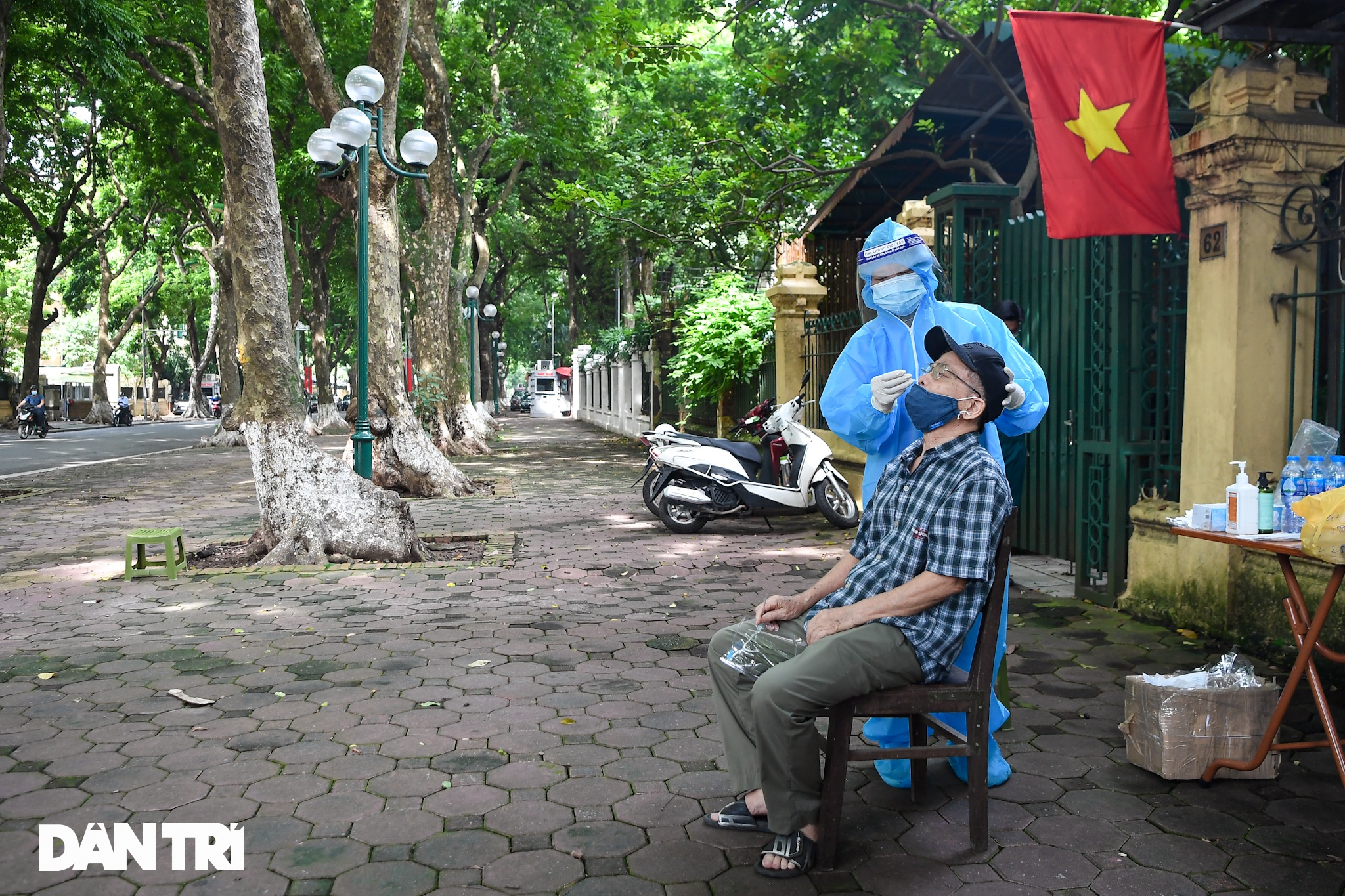Ảnh: Toàn cảnh Chiến dịch truy vết và phủ vắc xin ngừa Covid-19 tại Hà Nội - 19
