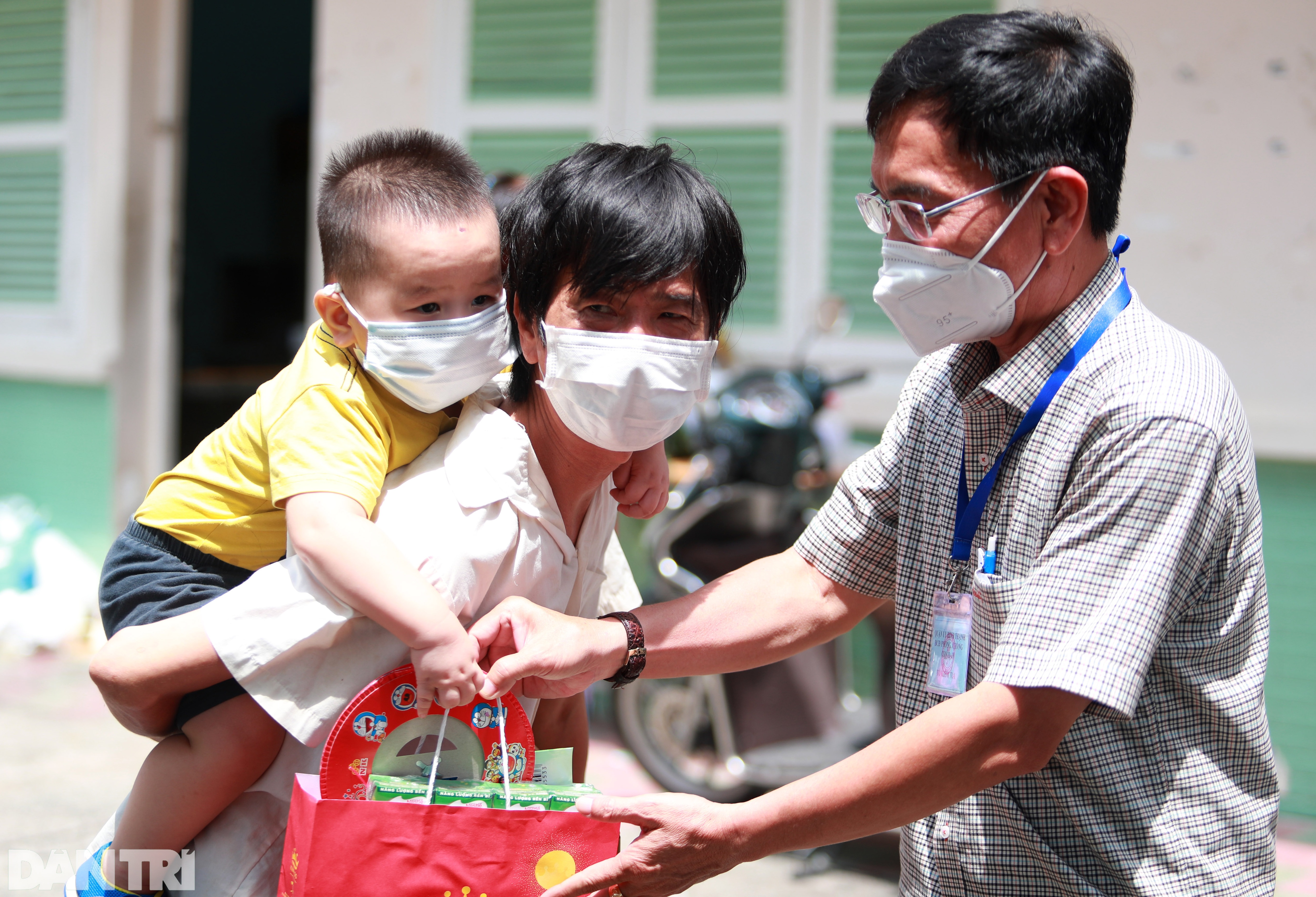 Trung thu buồn của những trẻ mồ côi có cha, mẹ mất vì dịch Covid-19 - 8 Trung thu buồn của những trẻ mồ côi có cha, mẹ mất vì dịch Covid-19 - 8
