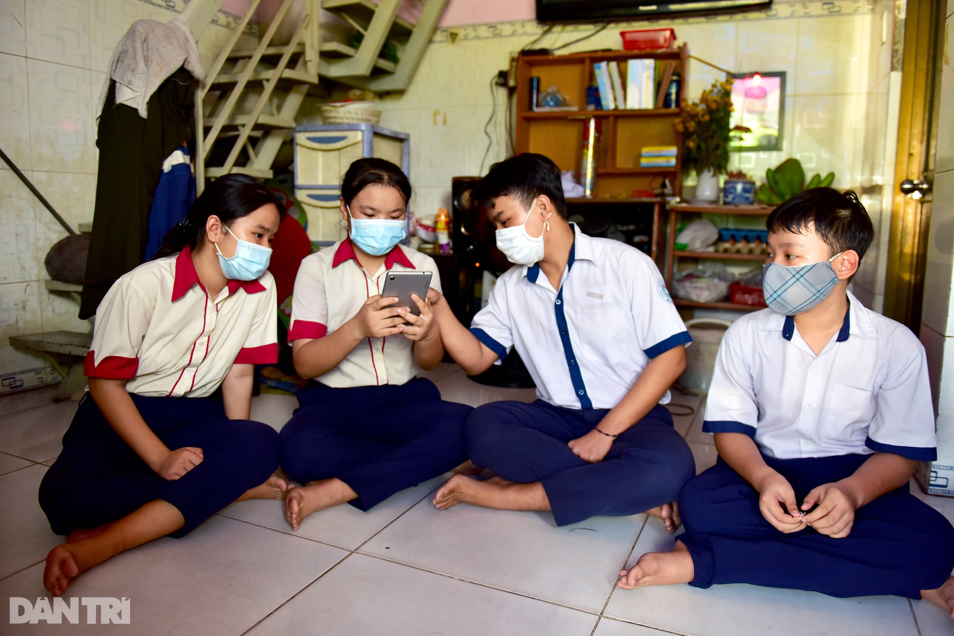 Trung thu buồn của những trẻ mồ côi có cha, mẹ mất vì dịch Covid-19 - 3 Trung thu buồn của những trẻ mồ côi có cha, mẹ mất vì dịch Covid-19 - 3
