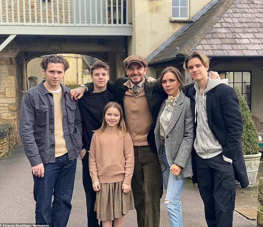 Quý tử nhà David Beckham đá trận bóng chuyên nghiệp đầu tiên - 12 Quý tử nhà David Beckham đá trận bóng chuyên nghiệp đầu tiên - 12