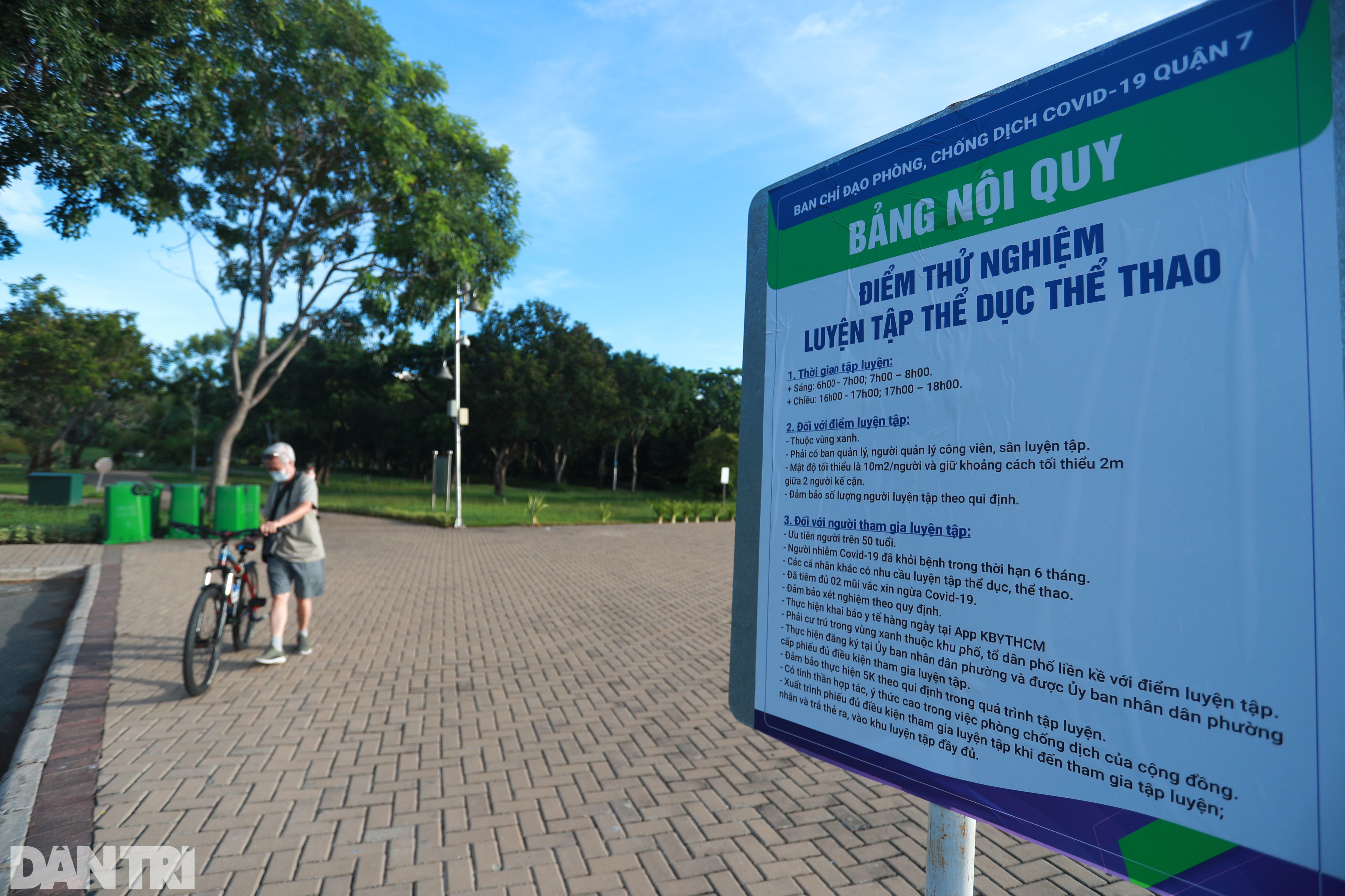 Sau gần 4 tháng cấm cửa, dân Sài Gòn dậy sớm ra công viên tập thể dục - 3