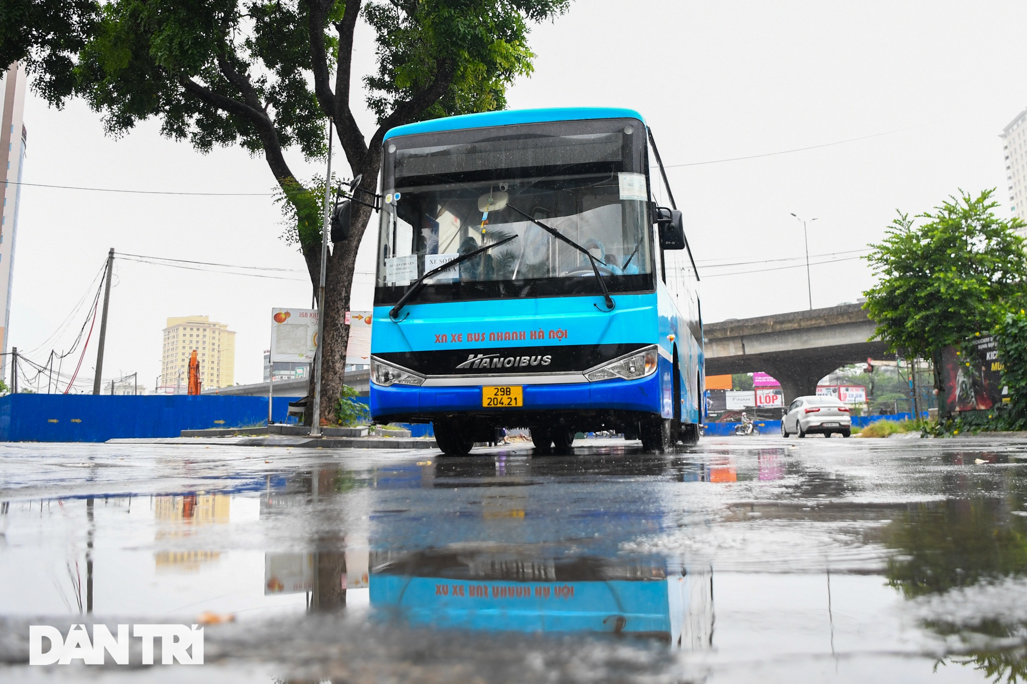 Đón 85 công dân phường Thanh Xuân Trung trở về nhà sau hơn 20 ngày cách ly - 1 Đón 85 công dân phường Thanh Xuân Trung trở về nhà sau hơn 20 ngày cách ly - 1