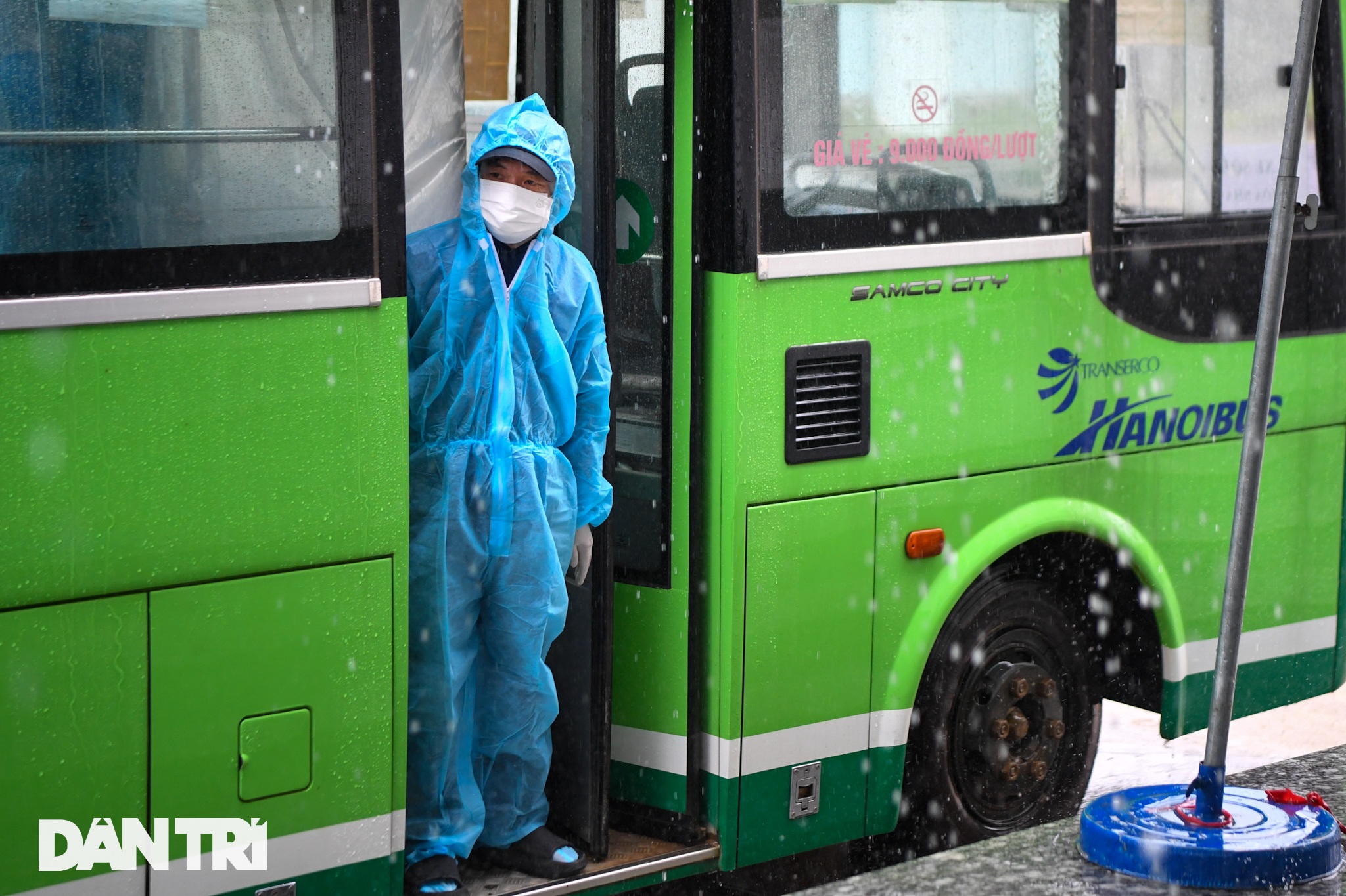 Đón 85 công dân phường Thanh Xuân Trung trở về nhà sau hơn 20 ngày cách ly - 15 Đón 85 công dân phường Thanh Xuân Trung trở về nhà sau hơn 20 ngày cách ly - 15