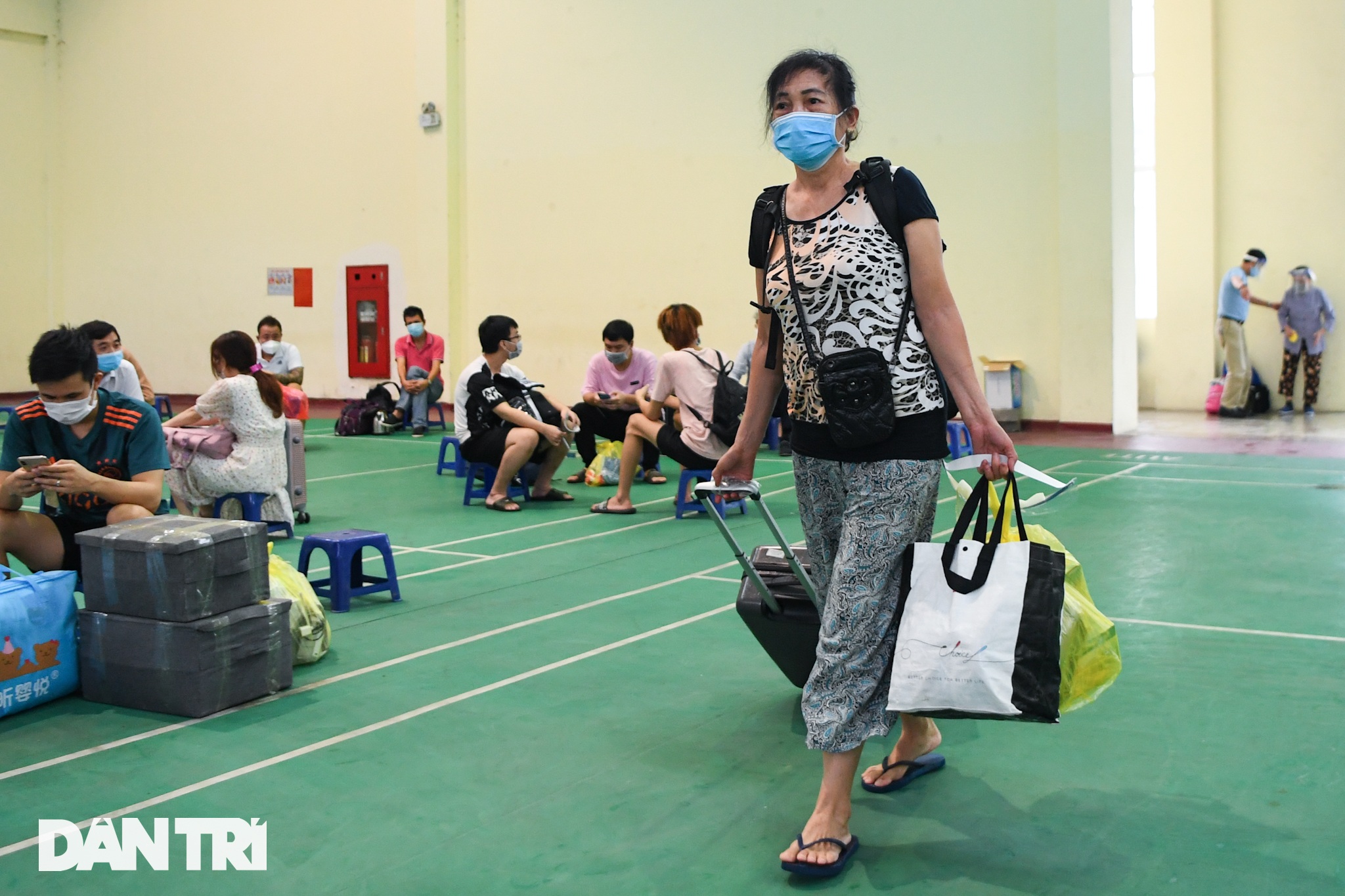 Đón 85 công dân phường Thanh Xuân Trung trở về nhà sau hơn 20 ngày cách ly - 11 Đón 85 công dân phường Thanh Xuân Trung trở về nhà sau hơn 20 ngày cách ly - 11