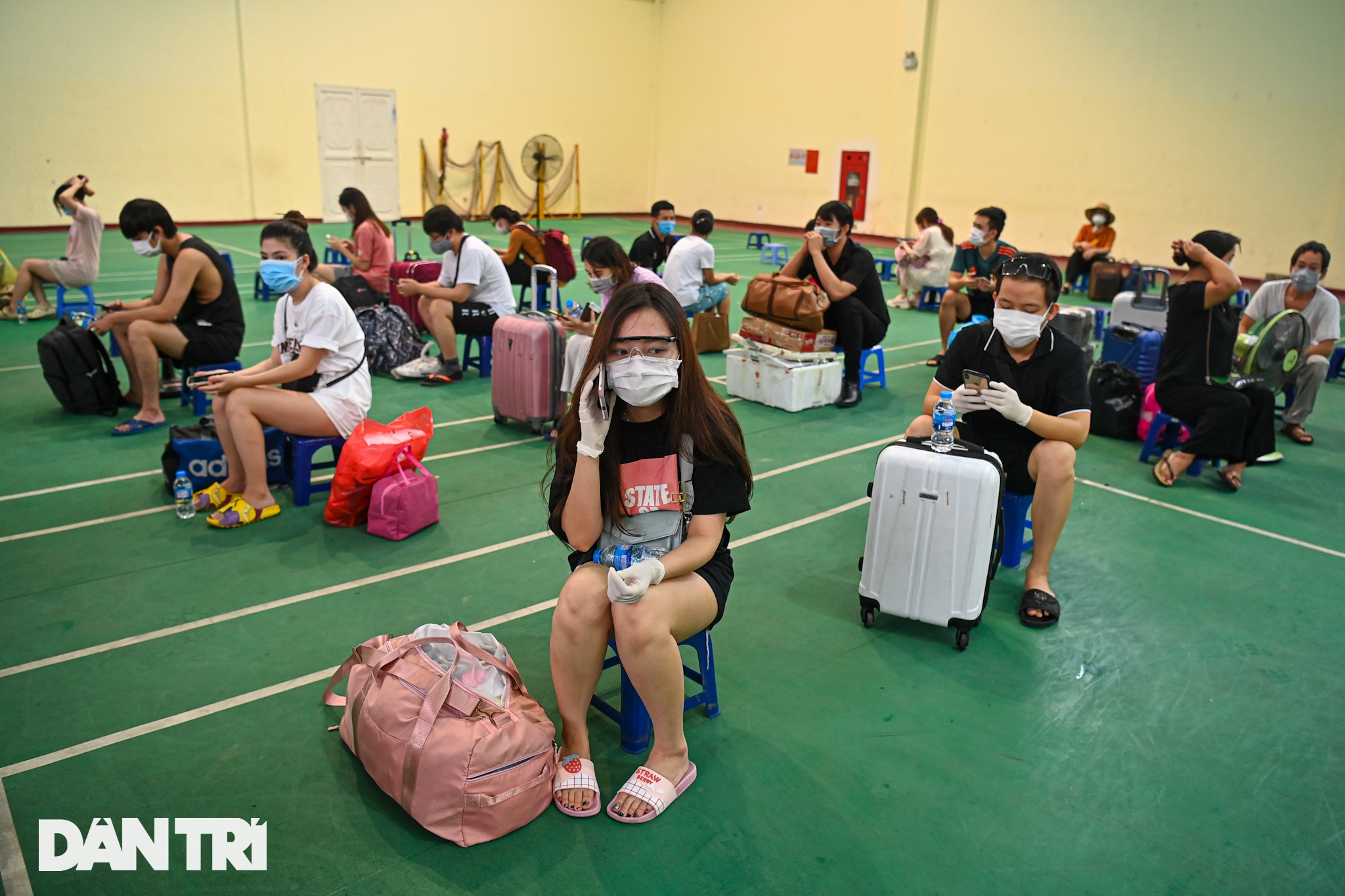 Đón 85 công dân phường Thanh Xuân Trung trở về nhà sau hơn 20 ngày cách ly - 7 Đón 85 công dân phường Thanh Xuân Trung trở về nhà sau hơn 20 ngày cách ly - 7