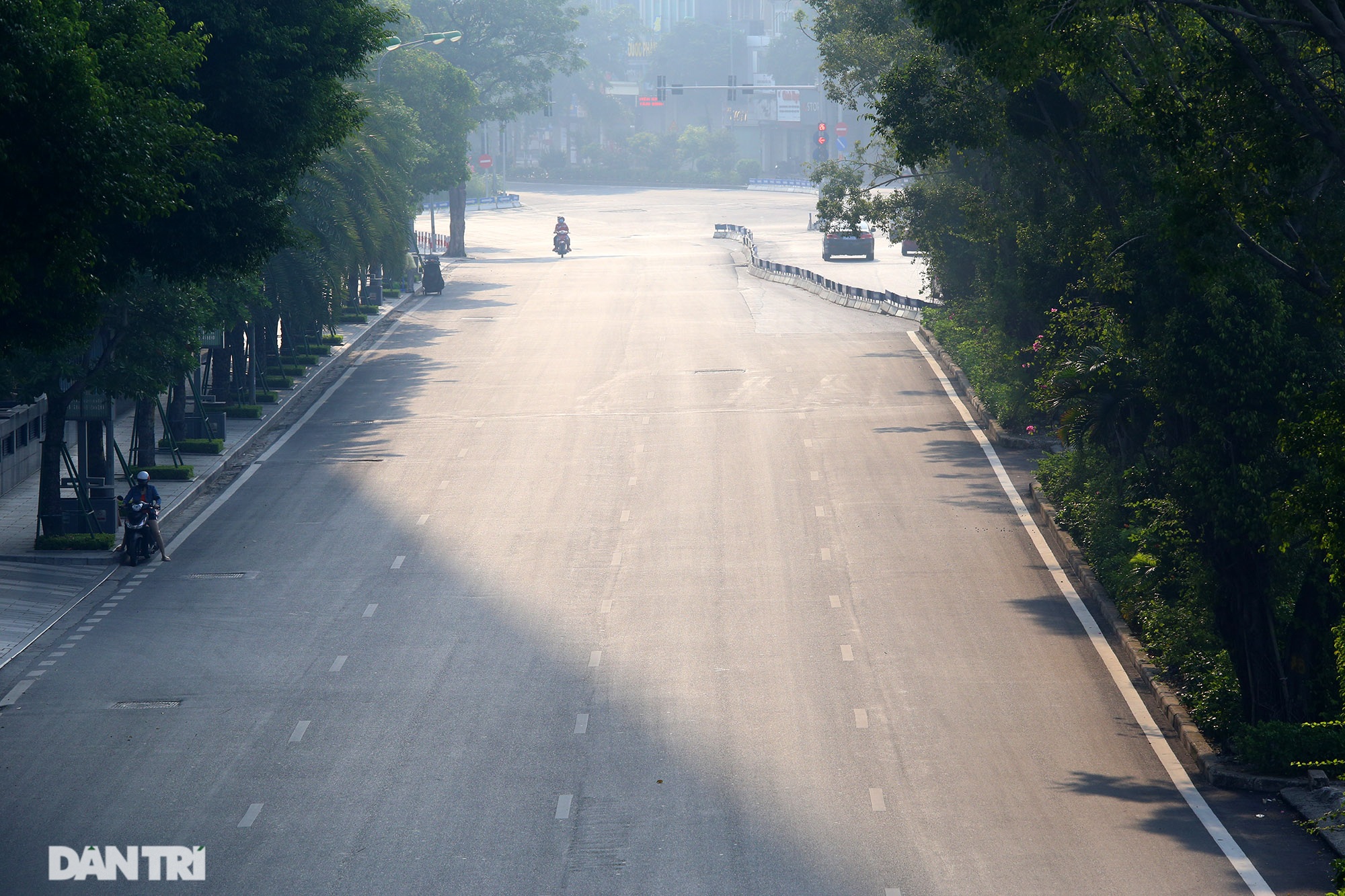 The landscape of Hanoi changes when the weather turns to autumn - 10