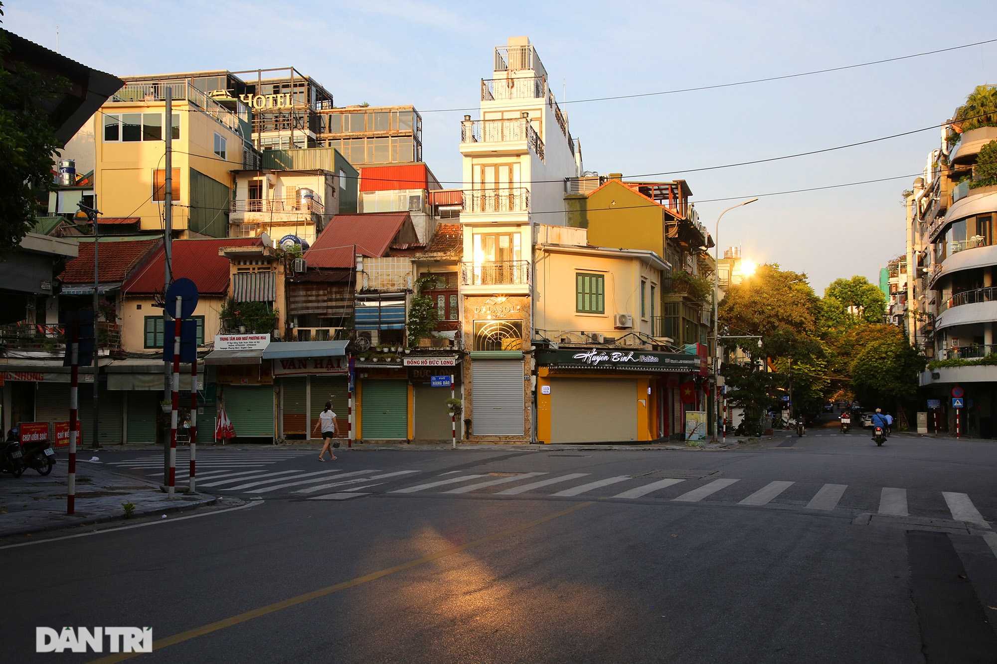 The landscape of Hanoi changes when the weather turns to autumn - 4