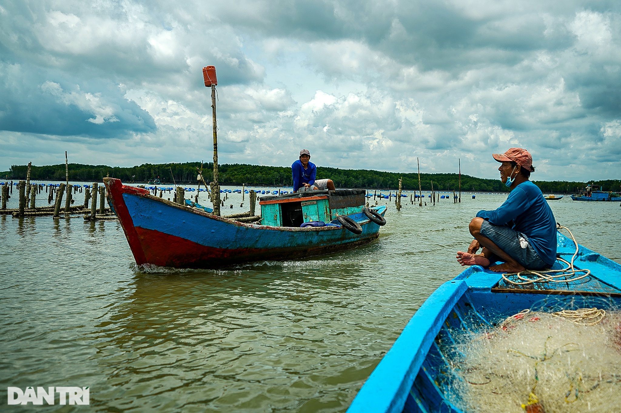 Ngư dân xã đảo vùng xanh TPHCM phấn khởi ra khơi sau 2 tháng cấm biển - 7