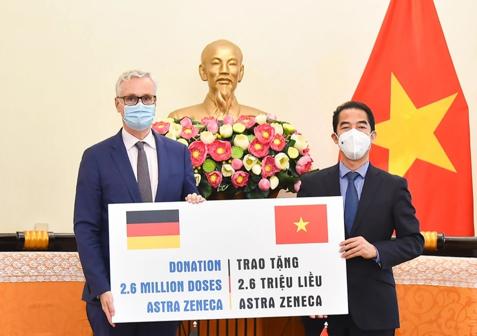 Chính phủ Đức viện trợ Việt Nam 2,6 triệu liều vắc xin - 1