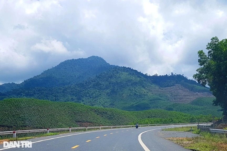 Cận cảnh tuyến cao tốc nối Đà Nẵng với Thừa Thiên Huế - 8