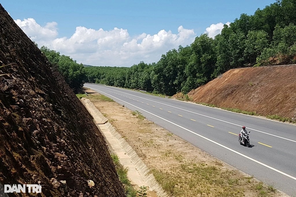 Cận cảnh tuyến cao tốc nối Đà Nẵng với Thừa Thiên Huế - 3