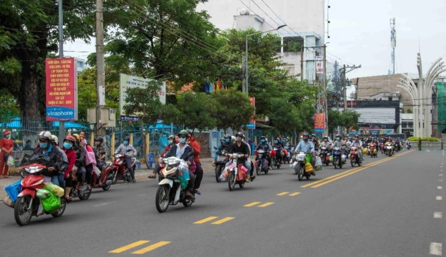 Cú chống đỡ ngoạn mục trước bất ngờ dòng người hồi hương lớn chưa từng có - 4