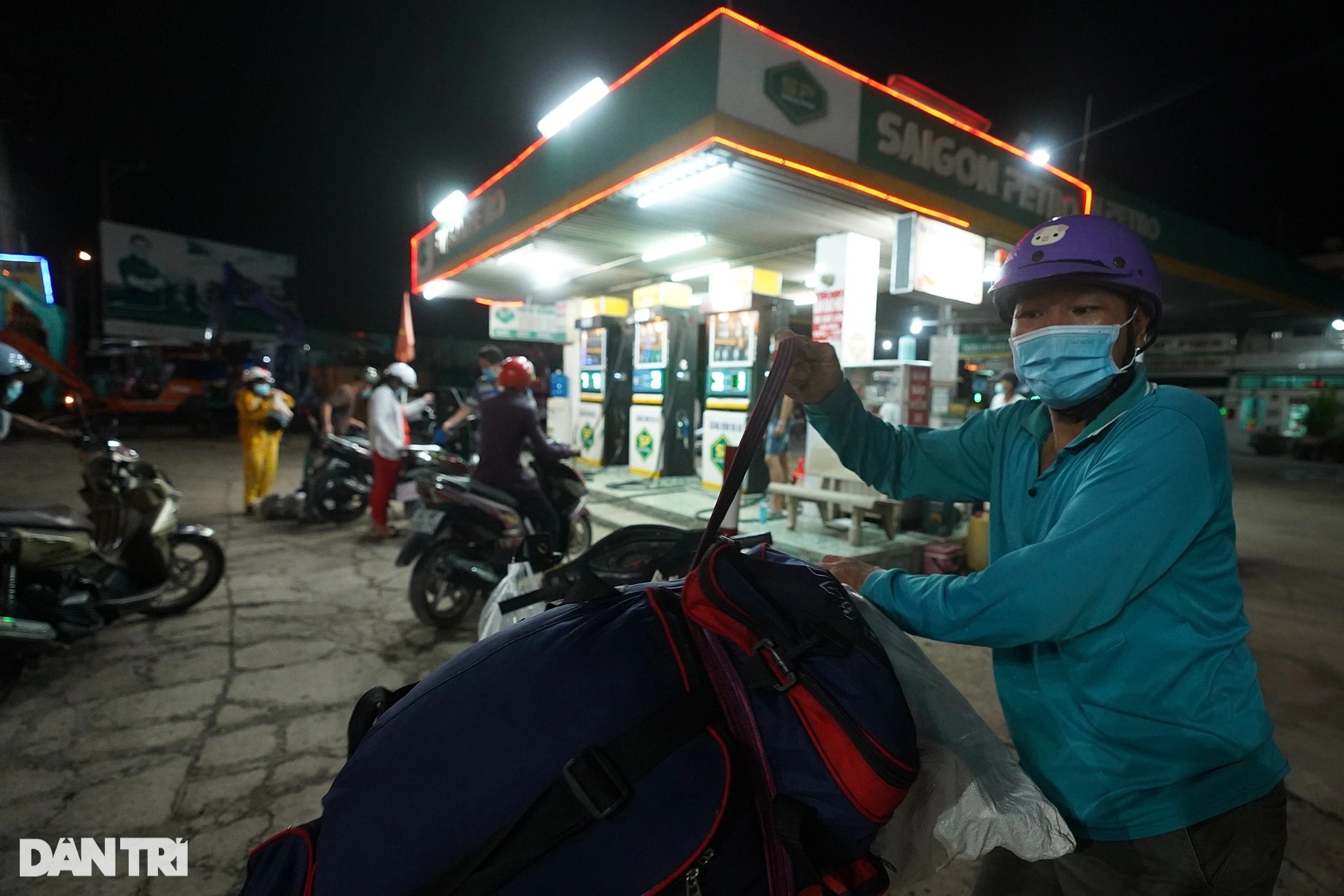 Rưng rưng cảnh lão Hạc đạp xe chở cậu Vàng từ TPHCM về quê Bến Tre - 15 Rưng rưng cảnh lão Hạc đạp xe chở cậu Vàng từ TPHCM về quê Bến Tre - 15
