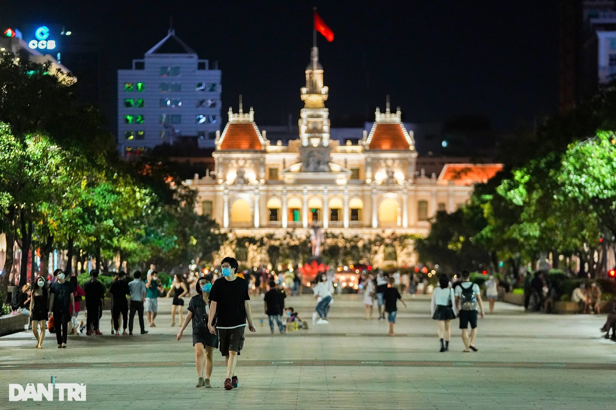 TPHCM cấm xe lưu thông vào phố đi bộ Nguyễn Huệ 3 đêm cuối tuần - 1
