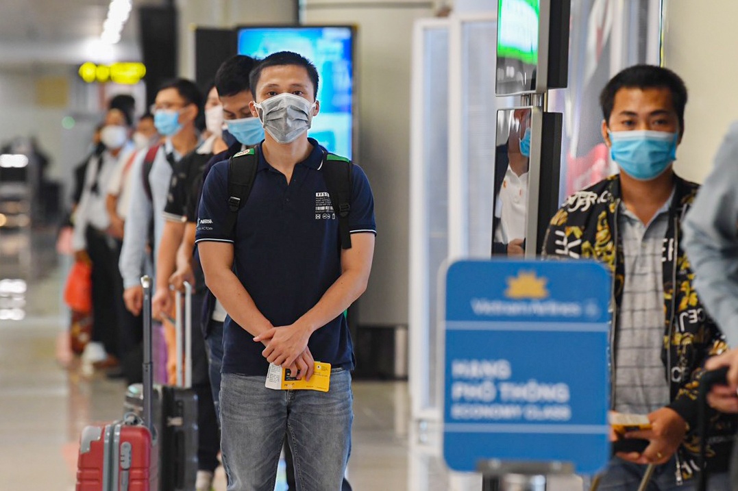 166 khách bay chuyến thương mại đầu tiên từ Hà Nội đi TPHCM sau giãn cách - 3