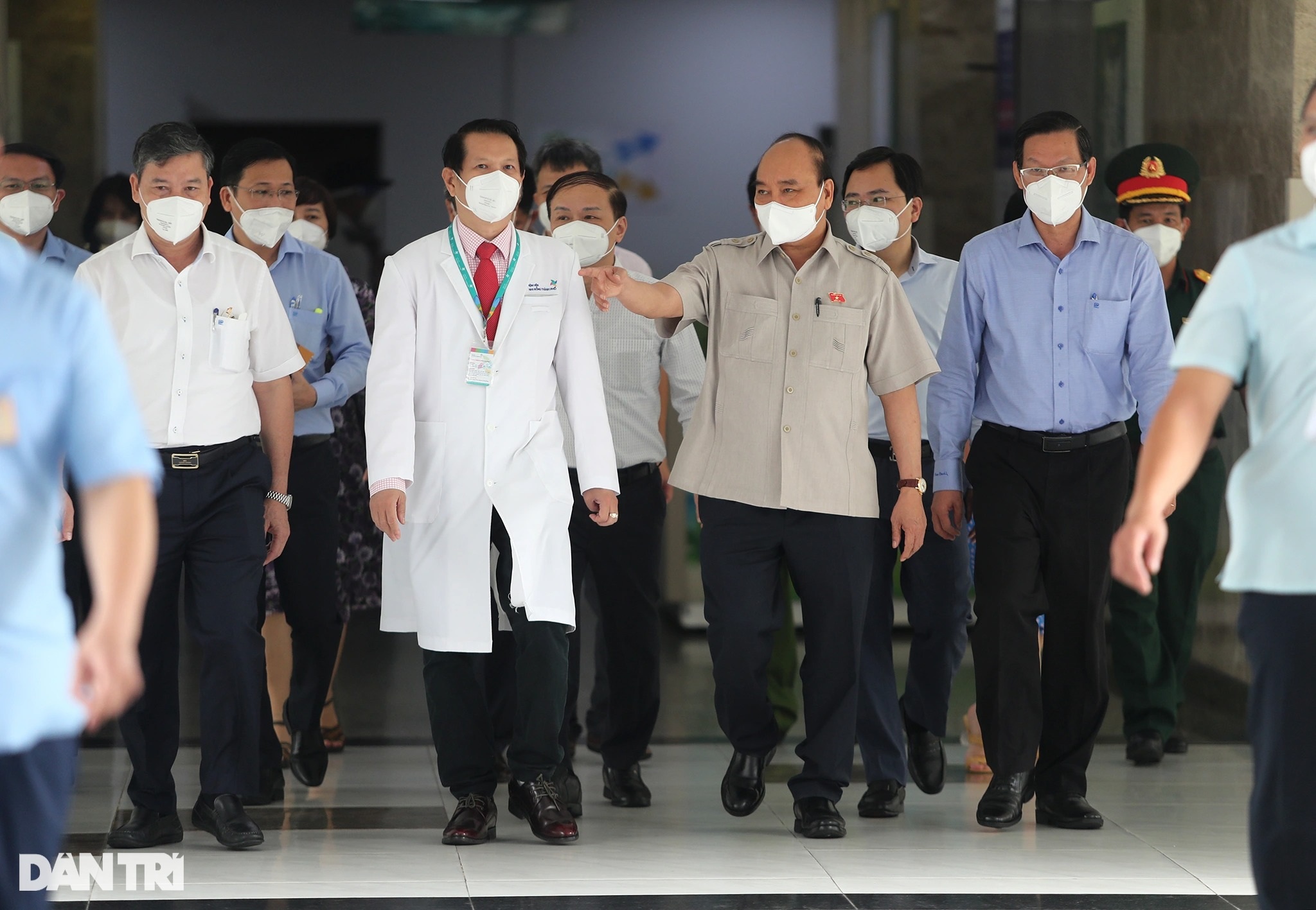 Chủ tịch nước Nguyễn Xuân Phúc thăm hỏi, tặng quà bệnh nhi tại TPHCM - 2