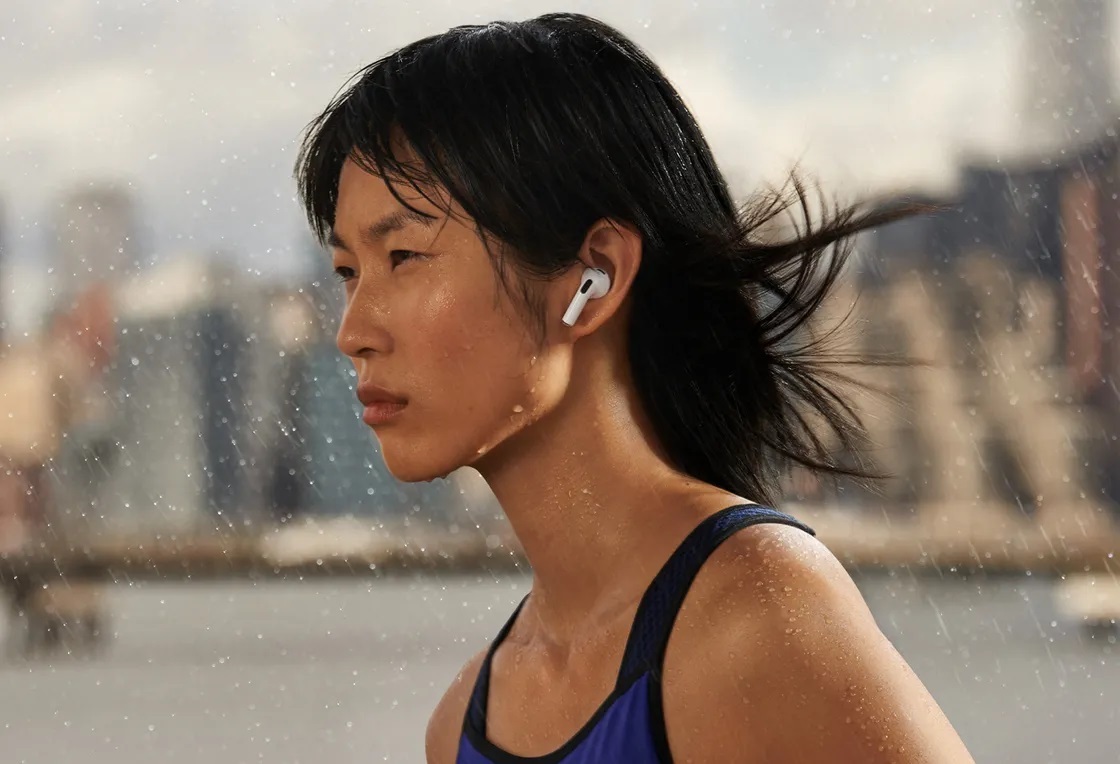 AirPods 3 có chức năng chống thấm nước và mồ hôi, với 30 giờ sử dụng cho mỗi lần sạc. AirPods 3 có chức năng chống thấm nước và mồ hôi, với 30 giờ sử dụng cho mỗi lần sạc.