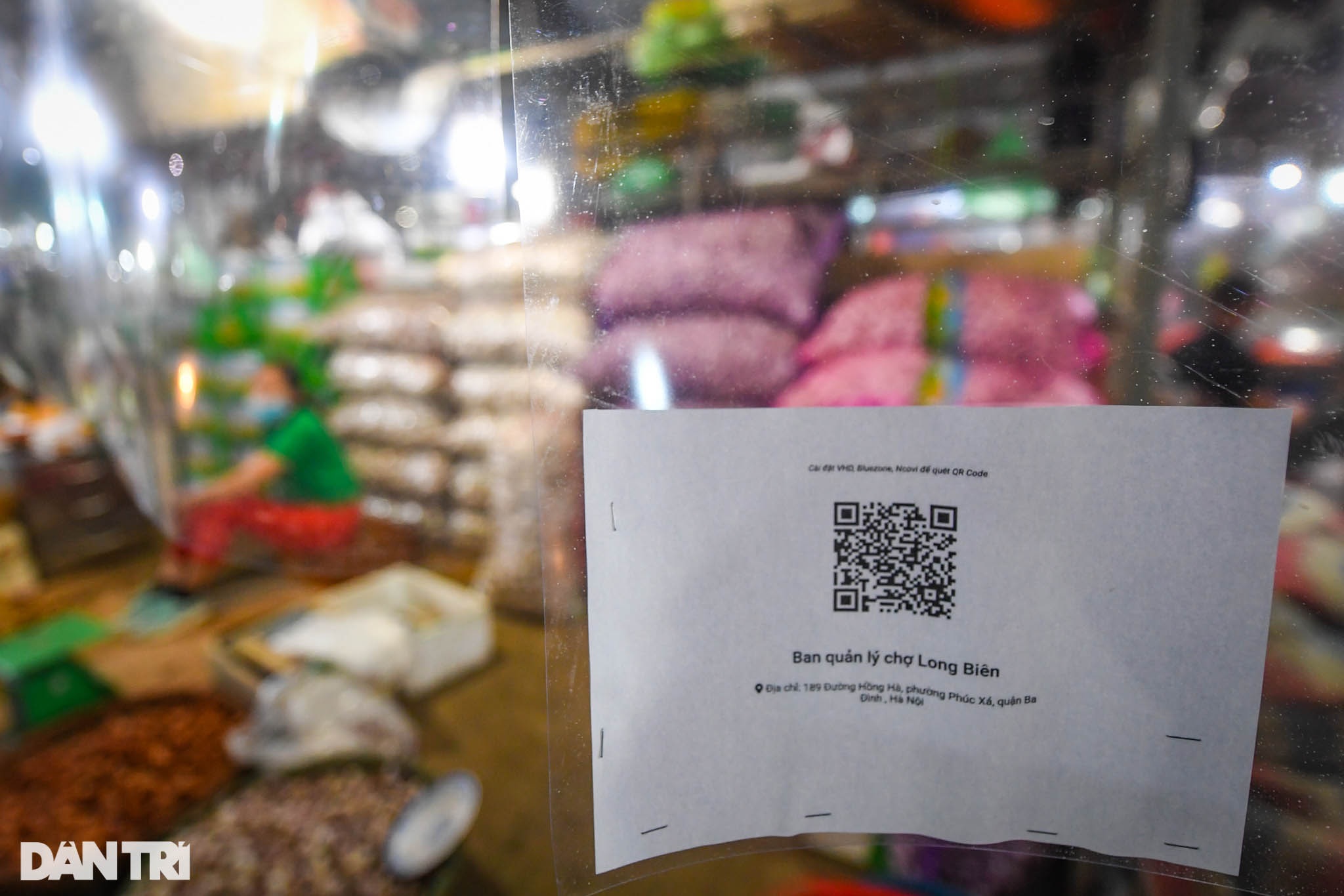 Gỡ phong tỏa, tiểu thương chợ Long Biên phấn khởi chuẩn bị cho ngày mở hàng - 15 Gỡ phong tỏa, tiểu thương chợ Long Biên phấn khởi chuẩn bị cho ngày mở hàng - 15