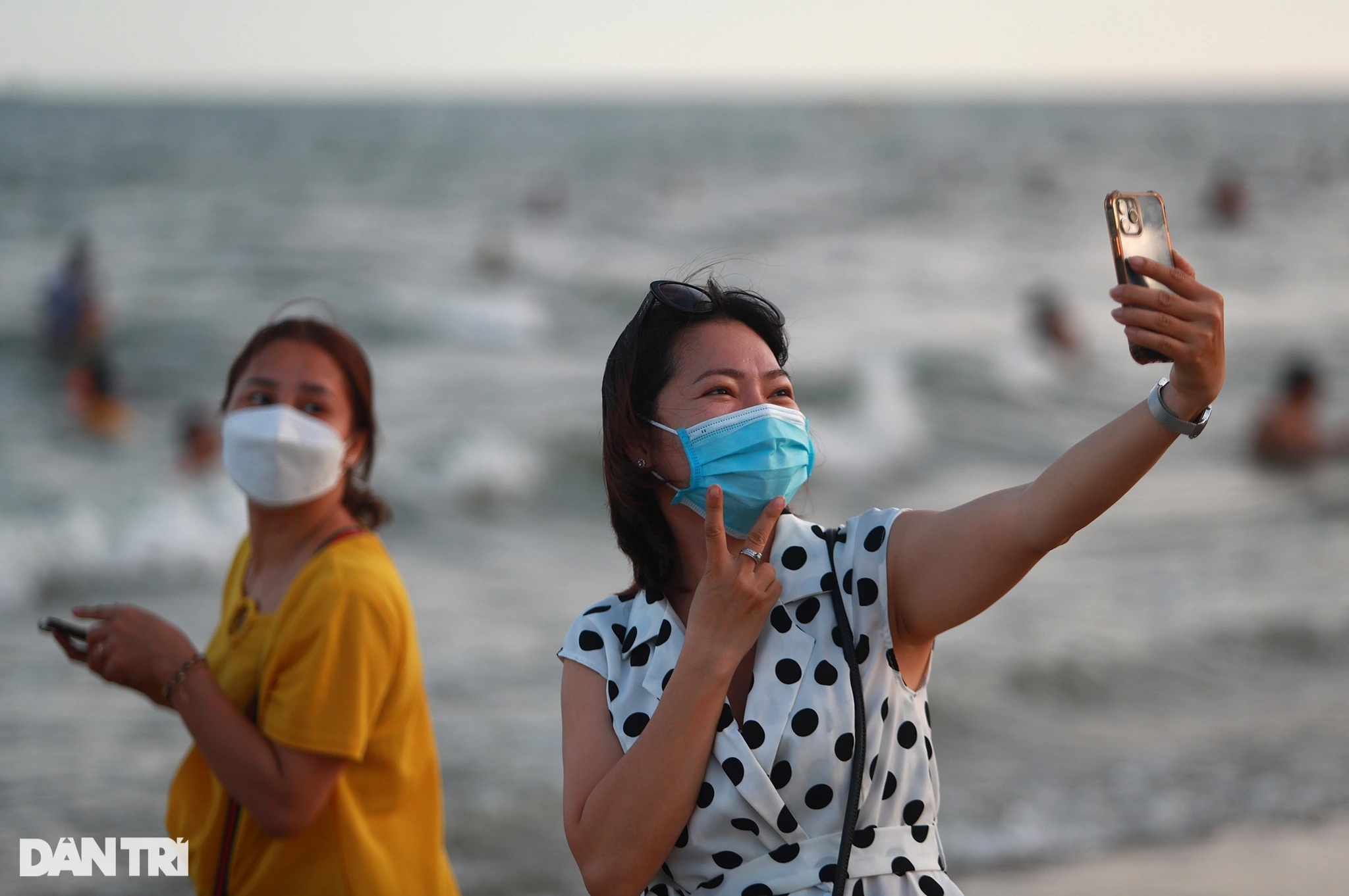 Người dân TPHCM đi 120 km tắm biển Vũng Tàu rồi ra về vì không có nhà nghỉ - 12