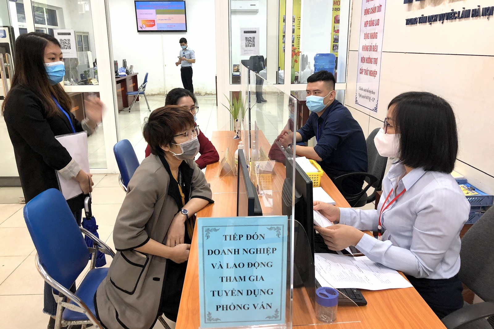 Tuyển trực tuyến 30.000 lao động, lương tháng tới 20 triệu đồng - 1 Tuyển trực tuyến 30.000 lao động, lương tháng tới 20 triệu đồng - 1