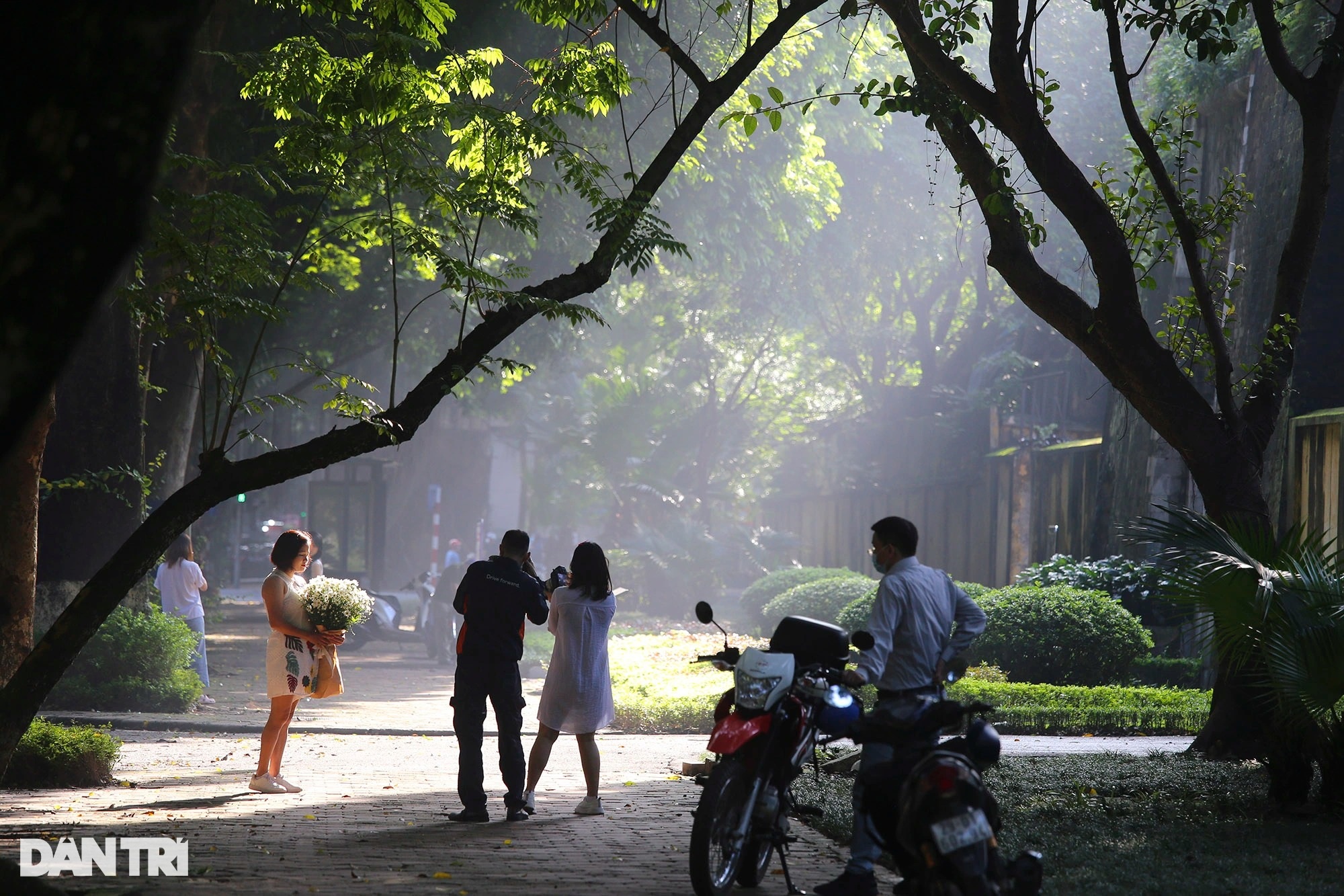 Hanoi in the rhythm of the brilliant autumn sun - 6