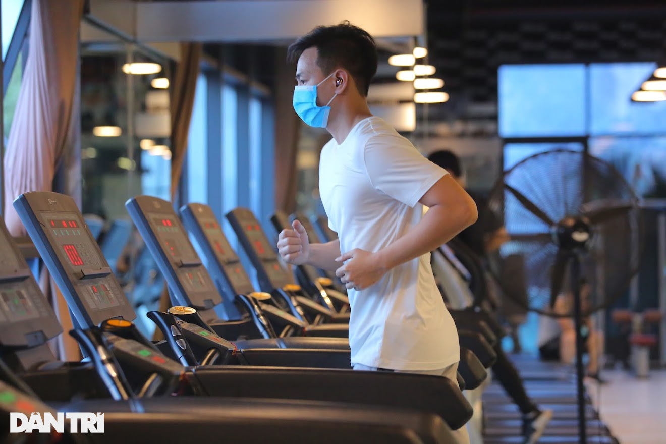 Nhiều phòng gym ở Hà Nội rón rén mở cửa, hạn chế nhận học viên mới - 1