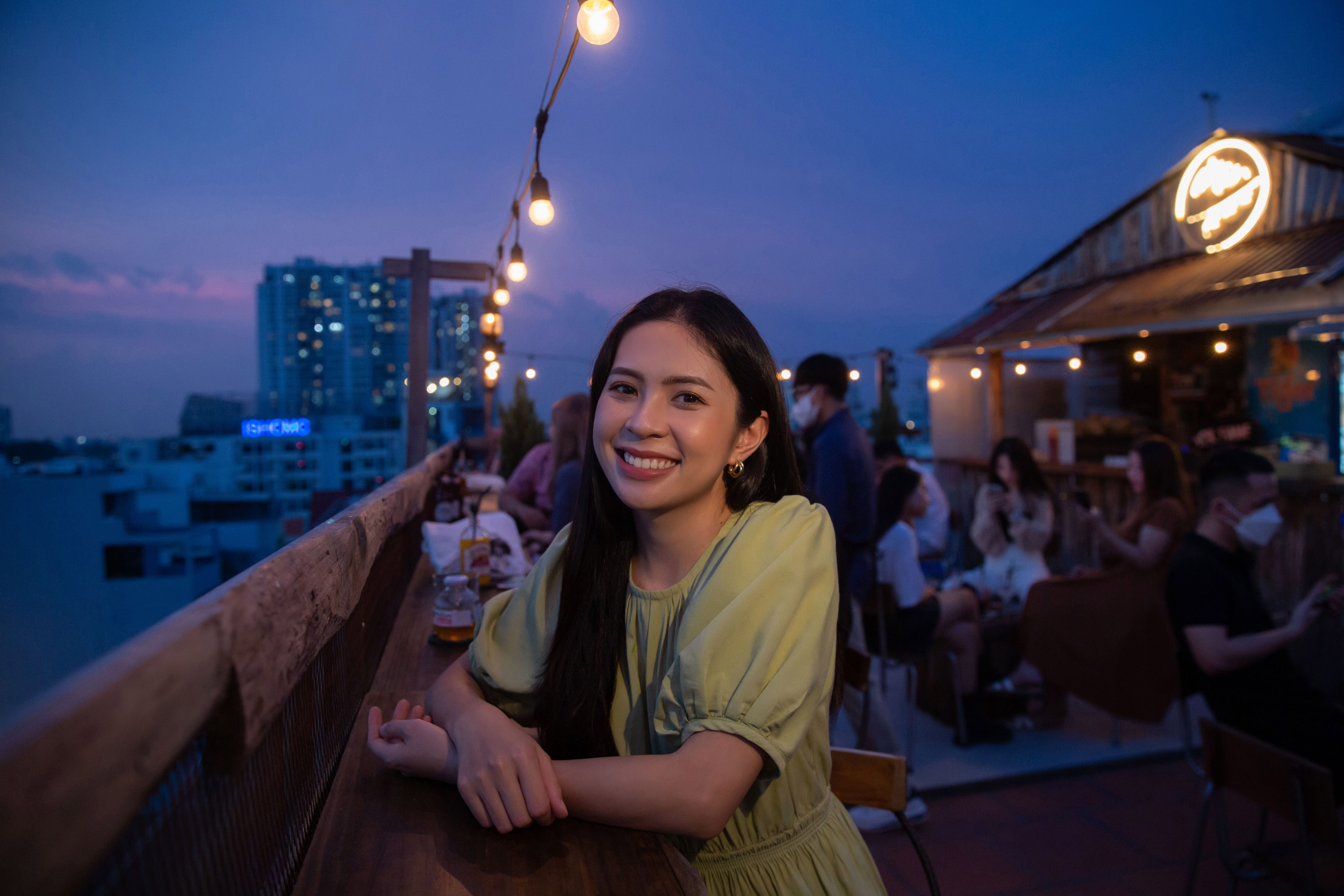 Ngắm trọn hoàng hôn từ quán cà phê rooftop tại TPHCM - 8 Ngắm trọn hoàng hôn từ quán cà phê rooftop tại TPHCM - 8