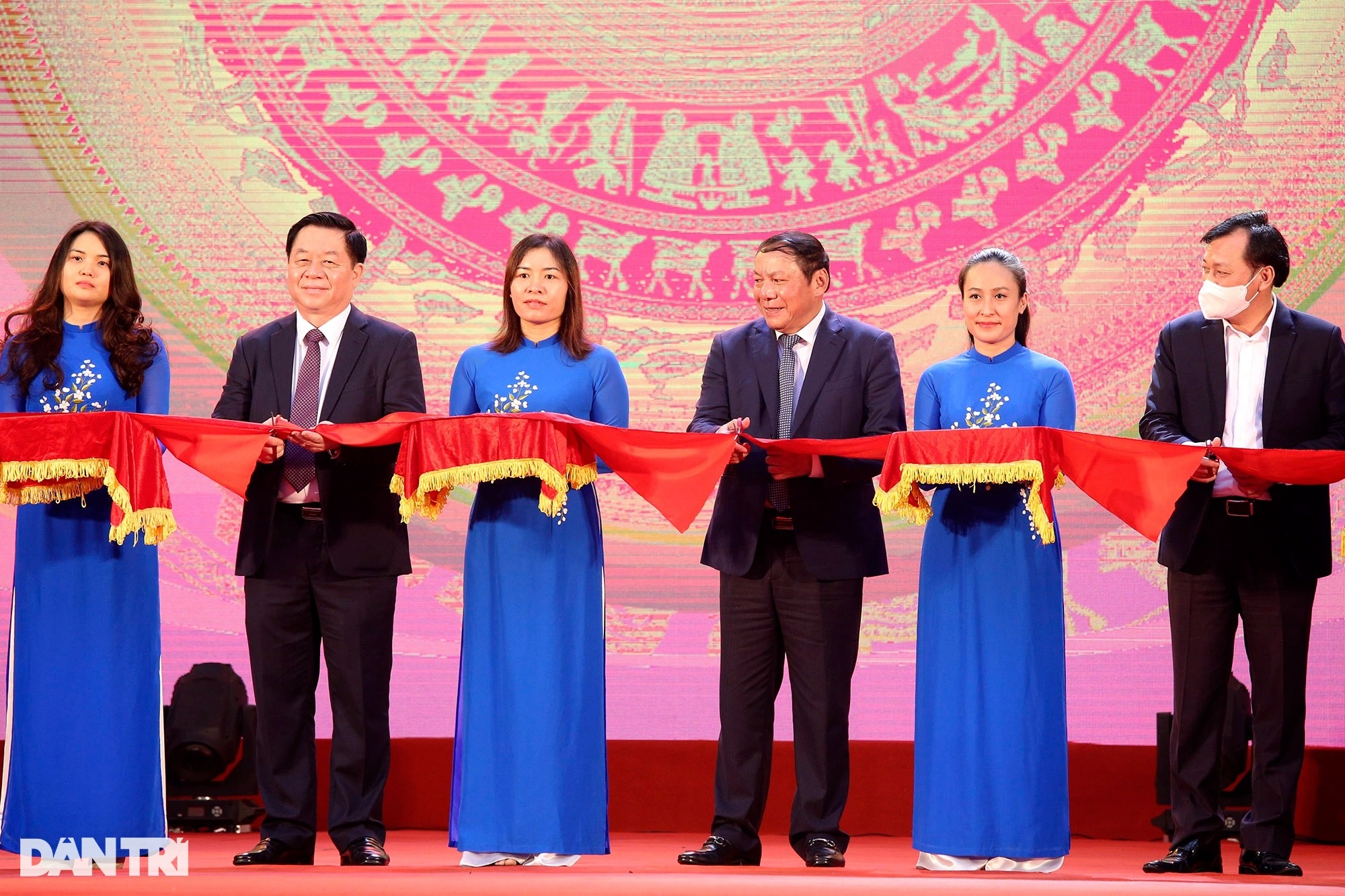 Khai mạc trọng thể triển lãm Văn hóa soi đường cho quốc dân đi - 1 Khai mạc trọng thể triển lãm Văn hóa soi đường cho quốc dân đi - 1