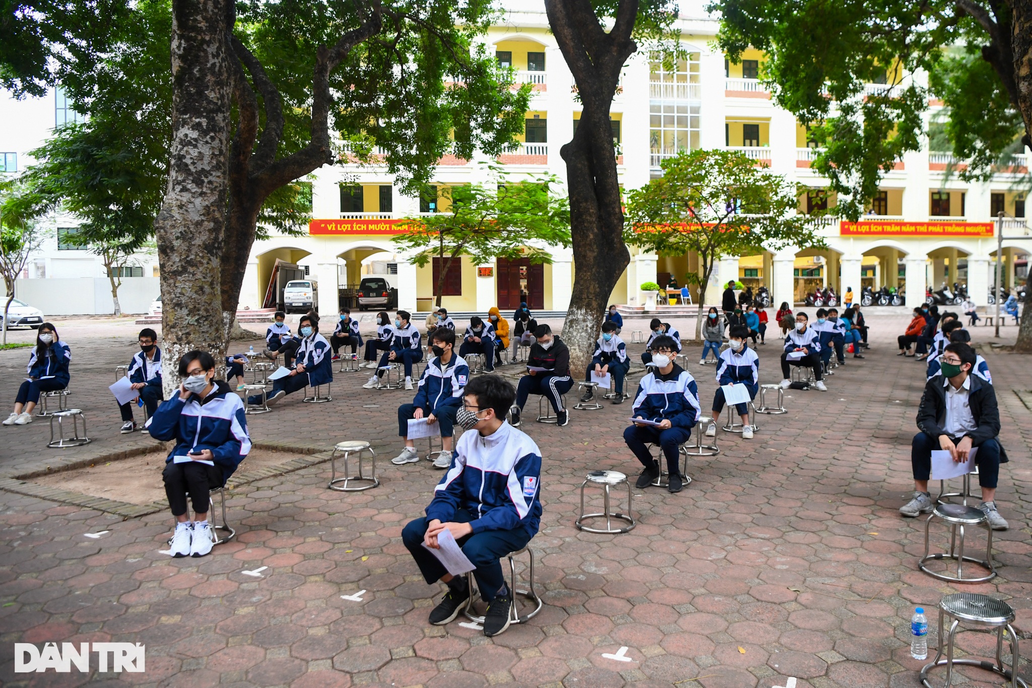 Hà Nội tiêm vaccine Covid-19 cho trẻ từ 15-17 tuổi, ưu tiên học sinh lớp 12 - 5 Hà Nội tiêm vaccine Covid-19 cho trẻ từ 15-17 tuổi, ưu tiên học sinh lớp 12 - 5