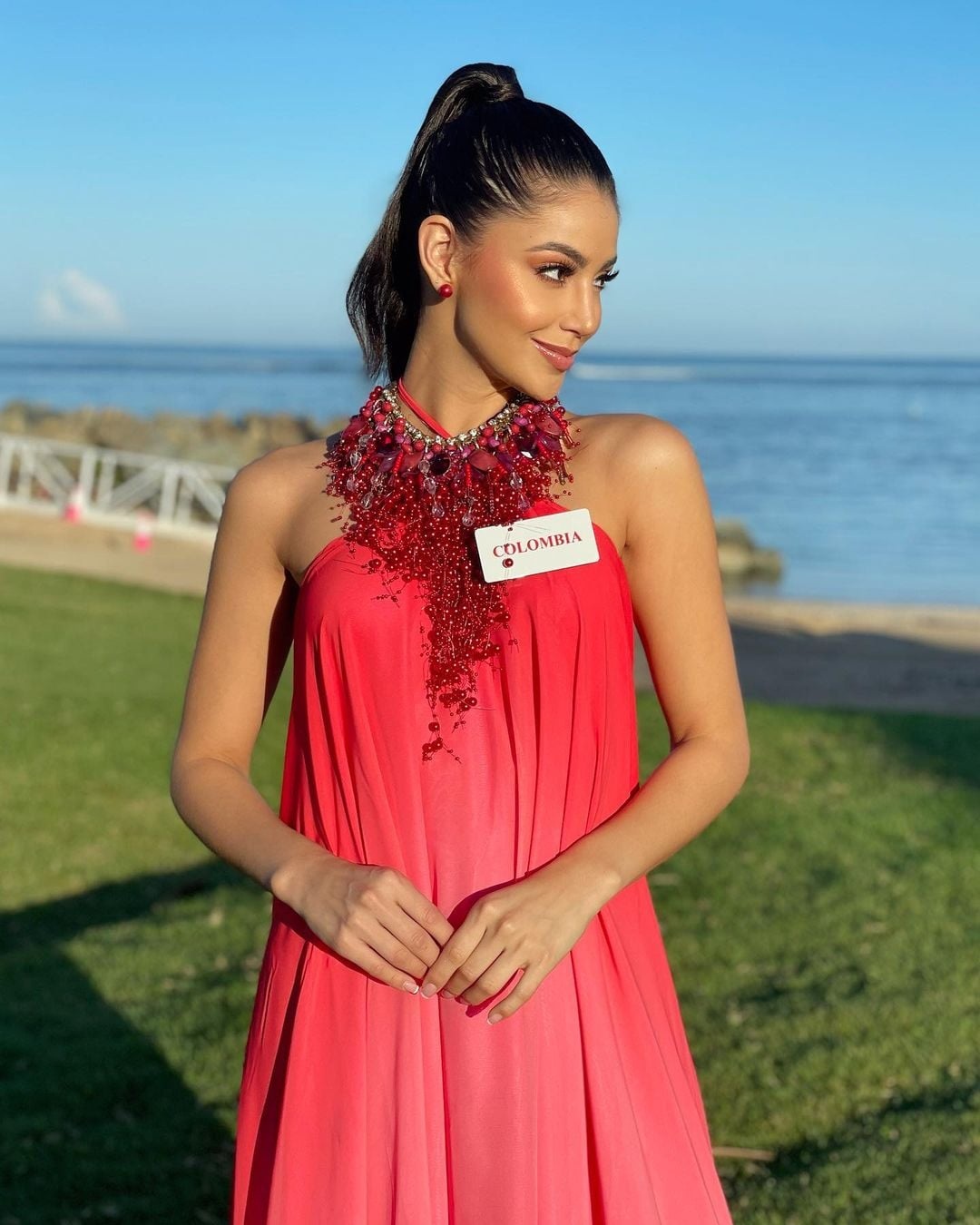 Đỗ Hà rực rỡ váy đỏ; Hoa hậu thế giới 2019 xuất hiện thanh lịch - 8 Đỗ Hà rực rỡ váy đỏ; Hoa hậu thế giới 2019 xuất hiện thanh lịch - 8