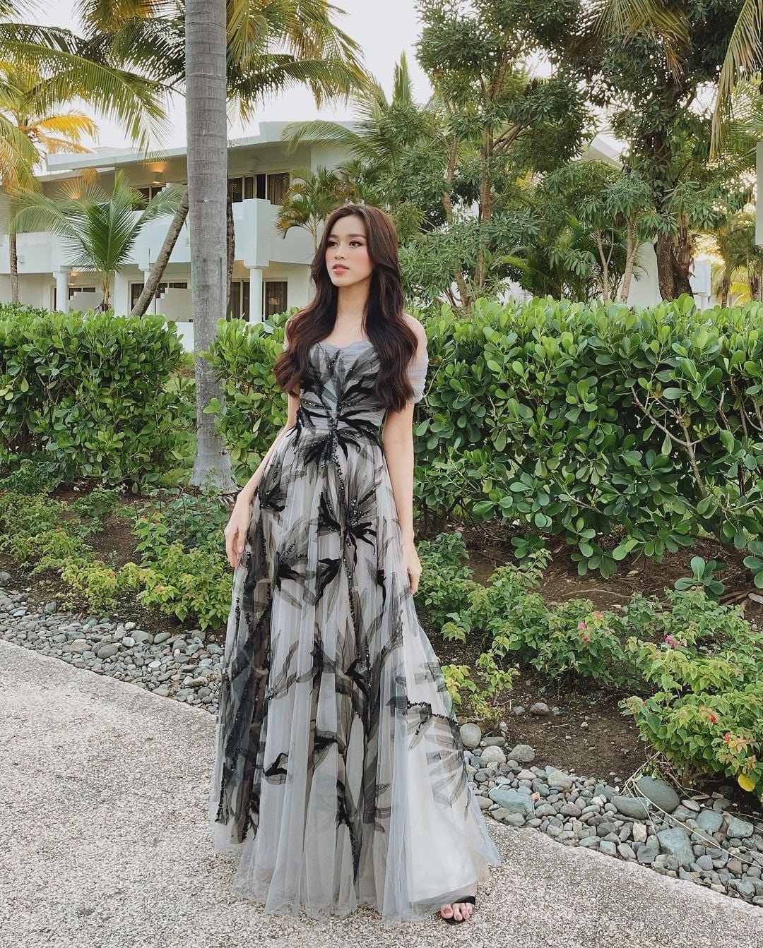 Đỗ Hà rực rỡ váy đỏ; Hoa hậu thế giới 2019 xuất hiện thanh lịch - 5 Đỗ Hà rực rỡ váy đỏ; Hoa hậu thế giới 2019 xuất hiện thanh lịch - 5