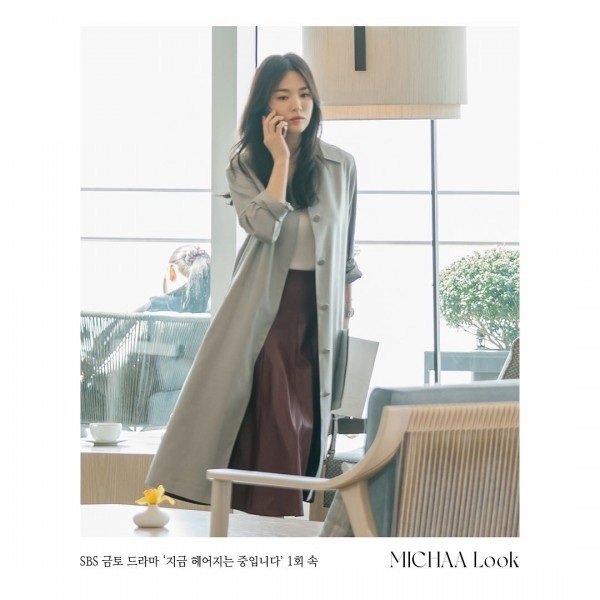 Mẫu áo khoác mà Song Hye Kyo mặc trong phim cháy hàng - 1 Mẫu áo khoác mà Song Hye Kyo mặc trong phim cháy hàng - 1