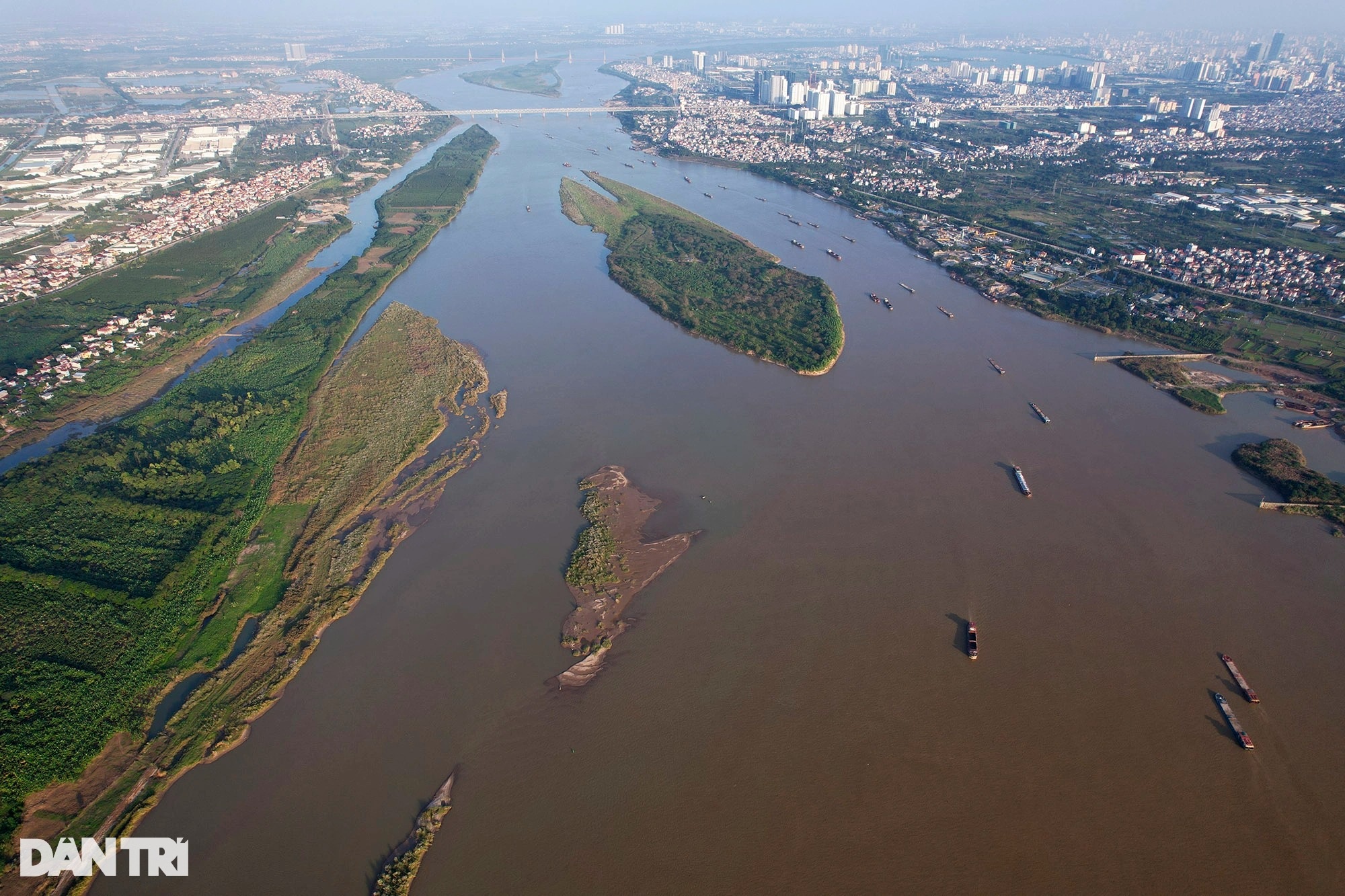 Unspoiled Red River mudflats without human footprints in Hanoi - 1