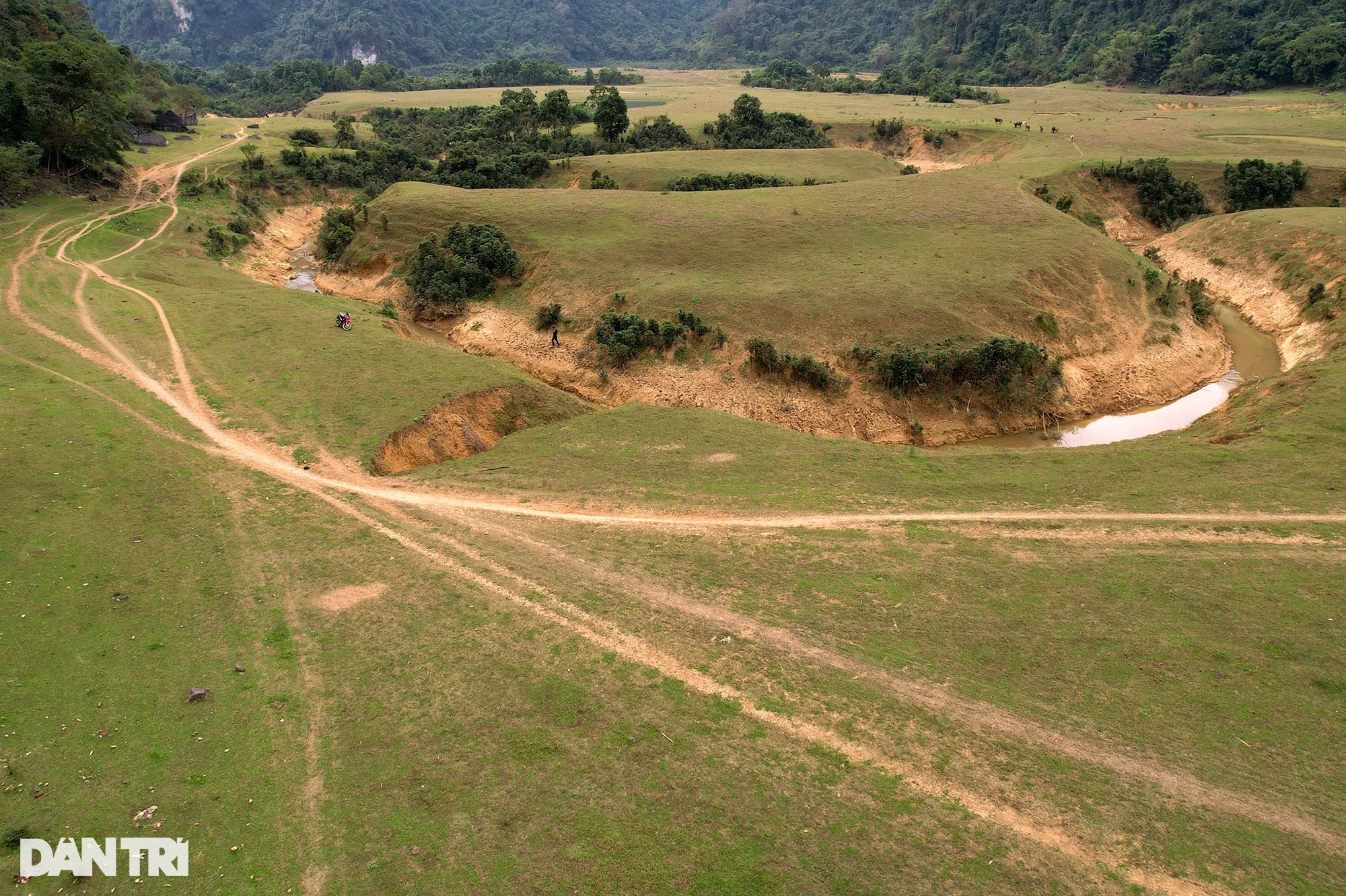 The dry river looks like a dragon when viewed from above in the Dong Lam valley - 12